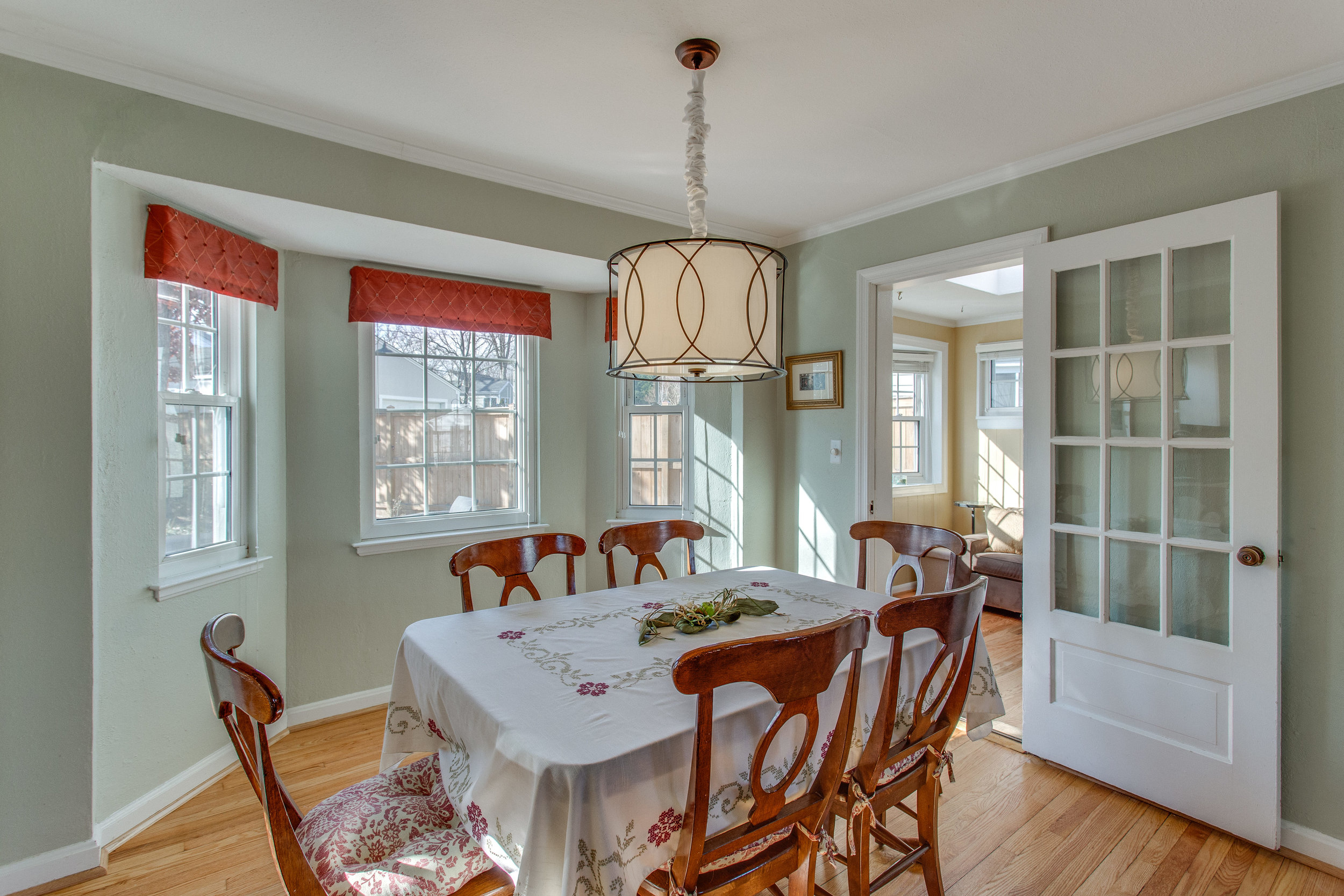 017-17-Dining Room.jpg