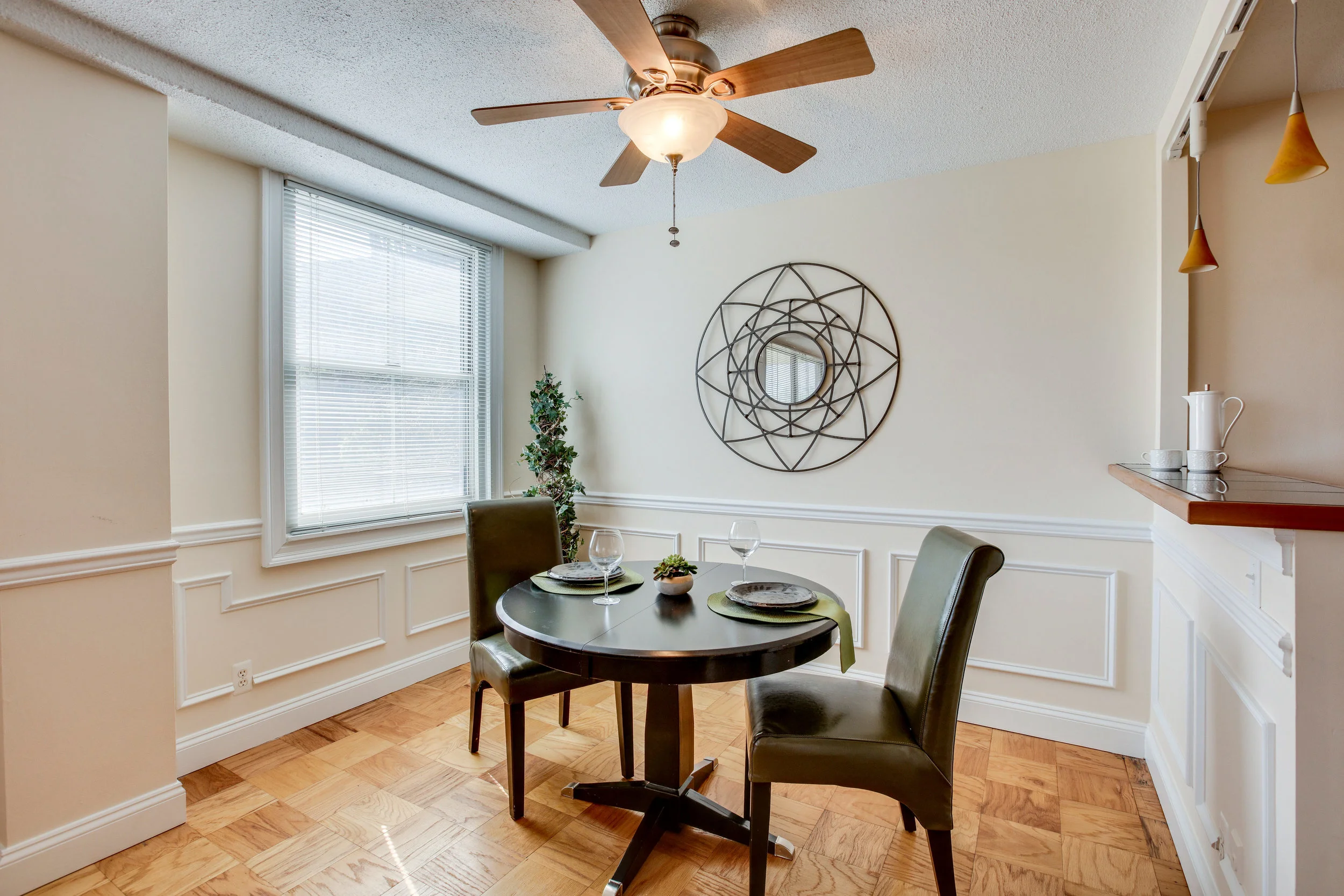 2030 N Adams St 1002 Arlington-print-022-91-Breakfast Area-4200x2800-300dpi.jpg