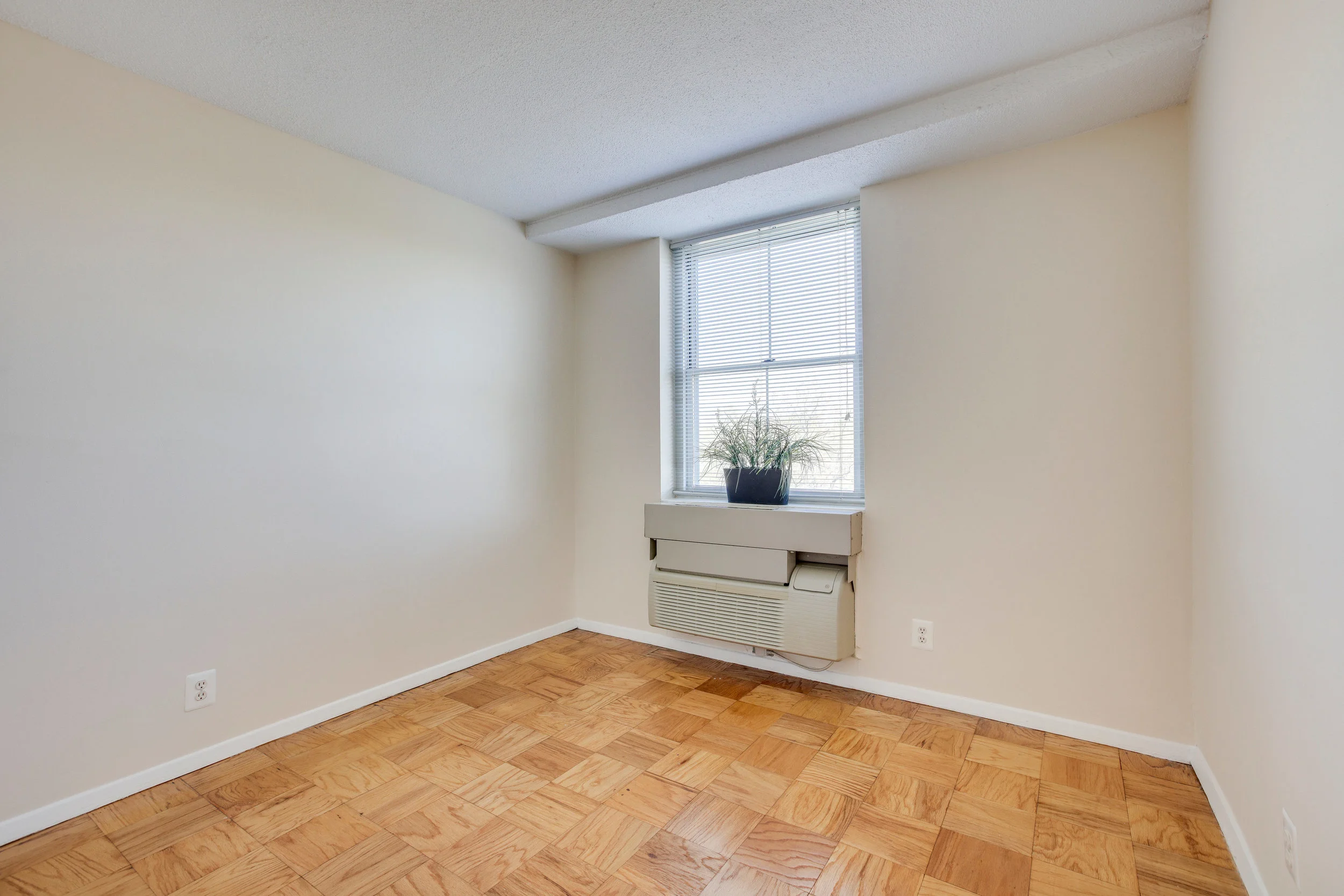 2030 N Adams St 1002 Arlington-print-035-73-Bedroom-4200x2800-300dpi.jpg