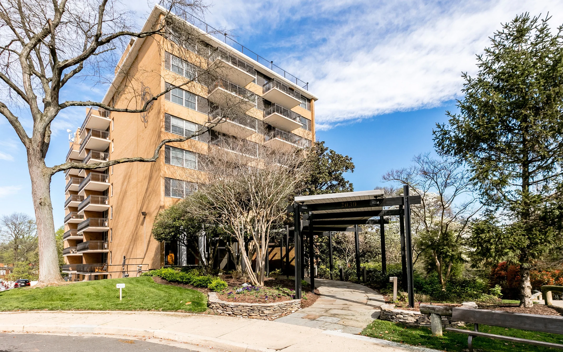 2030 N Adams St 1002 Arlington-print-043-45-Neighborhood-3997x2768-300dpi.jpg