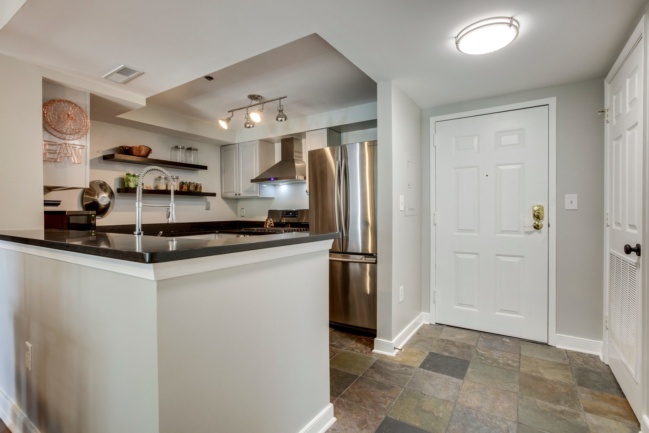 1050 N Taylor St 608 Arlington-print-032-24-Kitchen-4200x2801-300dpi.jpg