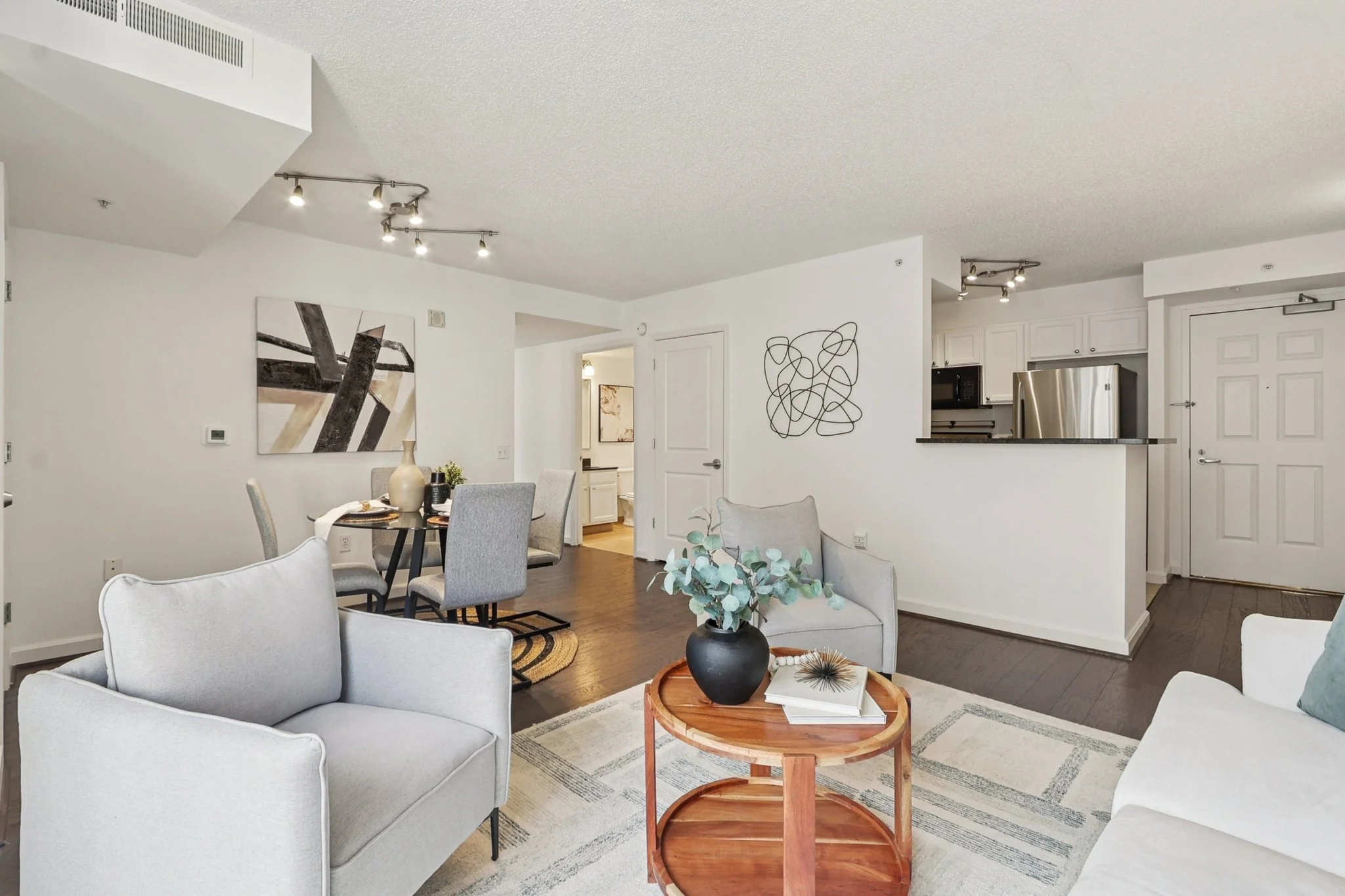 9-web-or-mls-N Pollard St-S0801-009.jpg