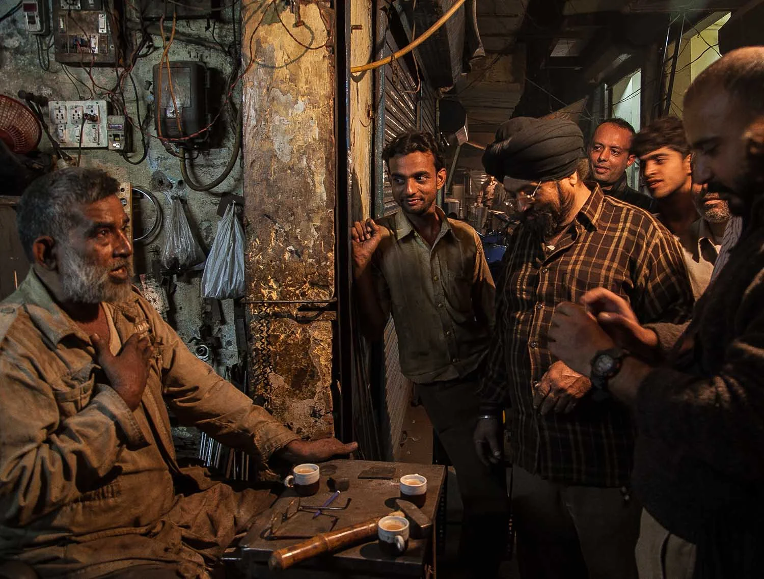 Old Delhi motorcycle mechanics, artisans and raconteurs