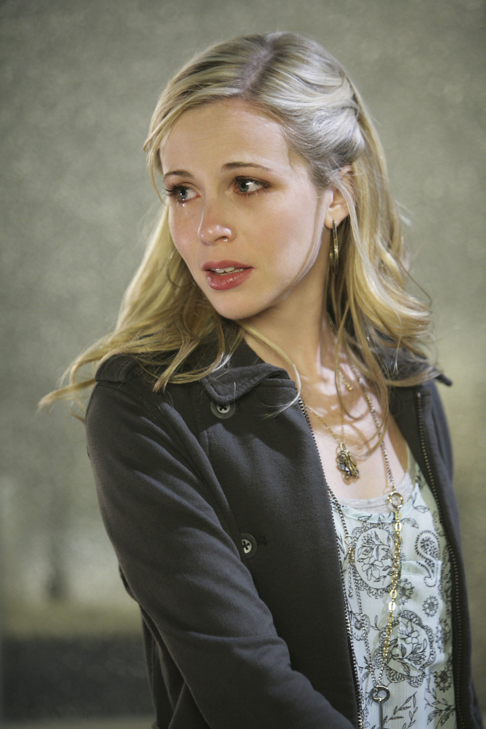 GHOST WHISPERER