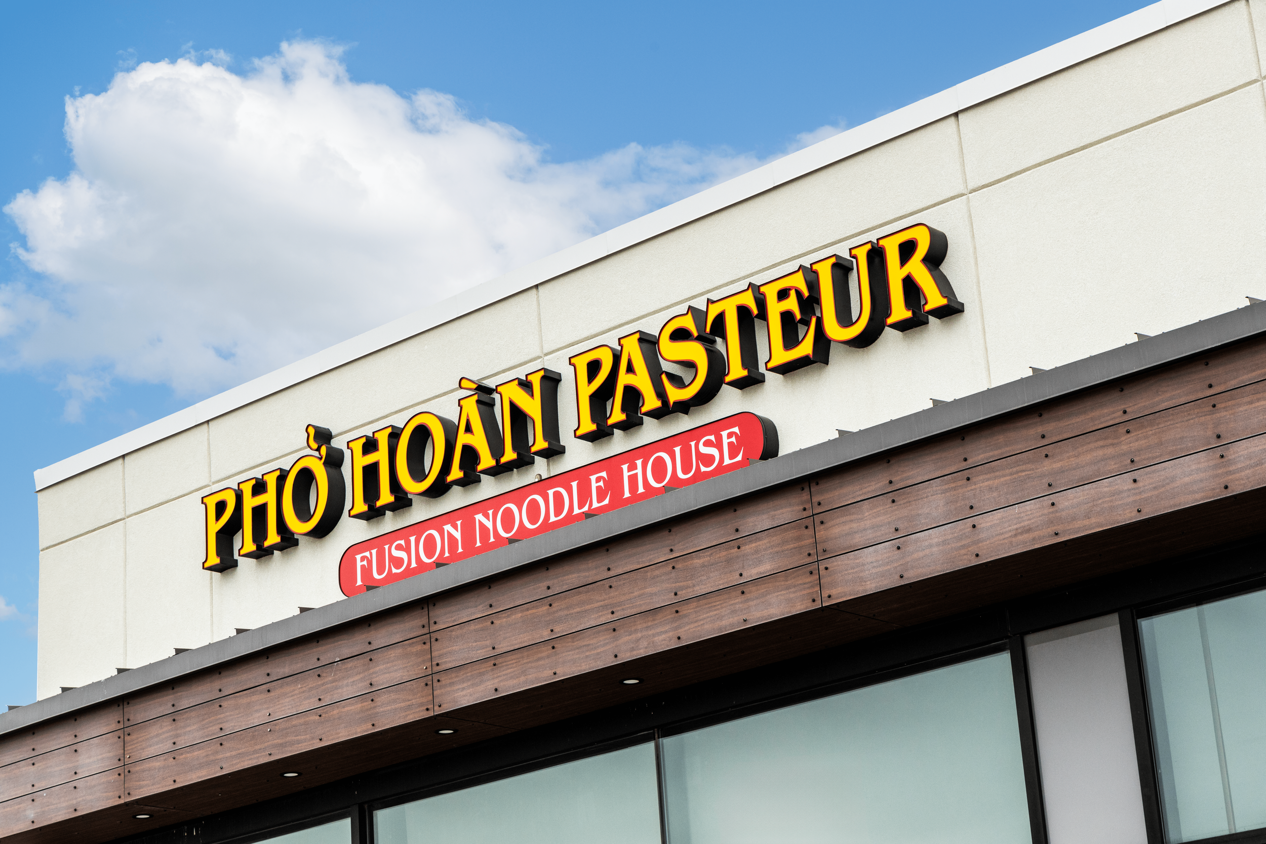 Pho Hoan Pasteur - Storefront sign-min.png
