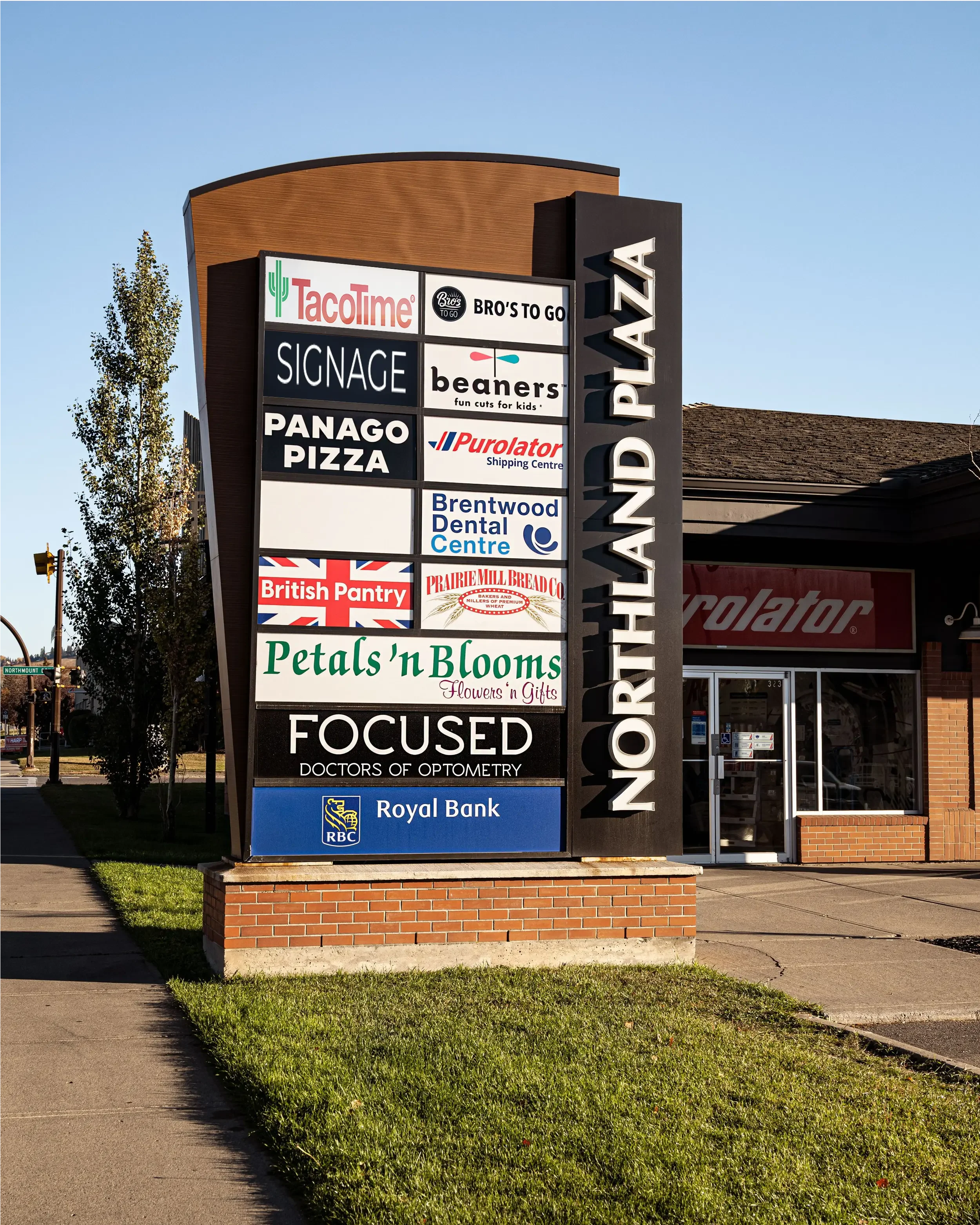 PYLON - YOUR SIGNAGE.webp