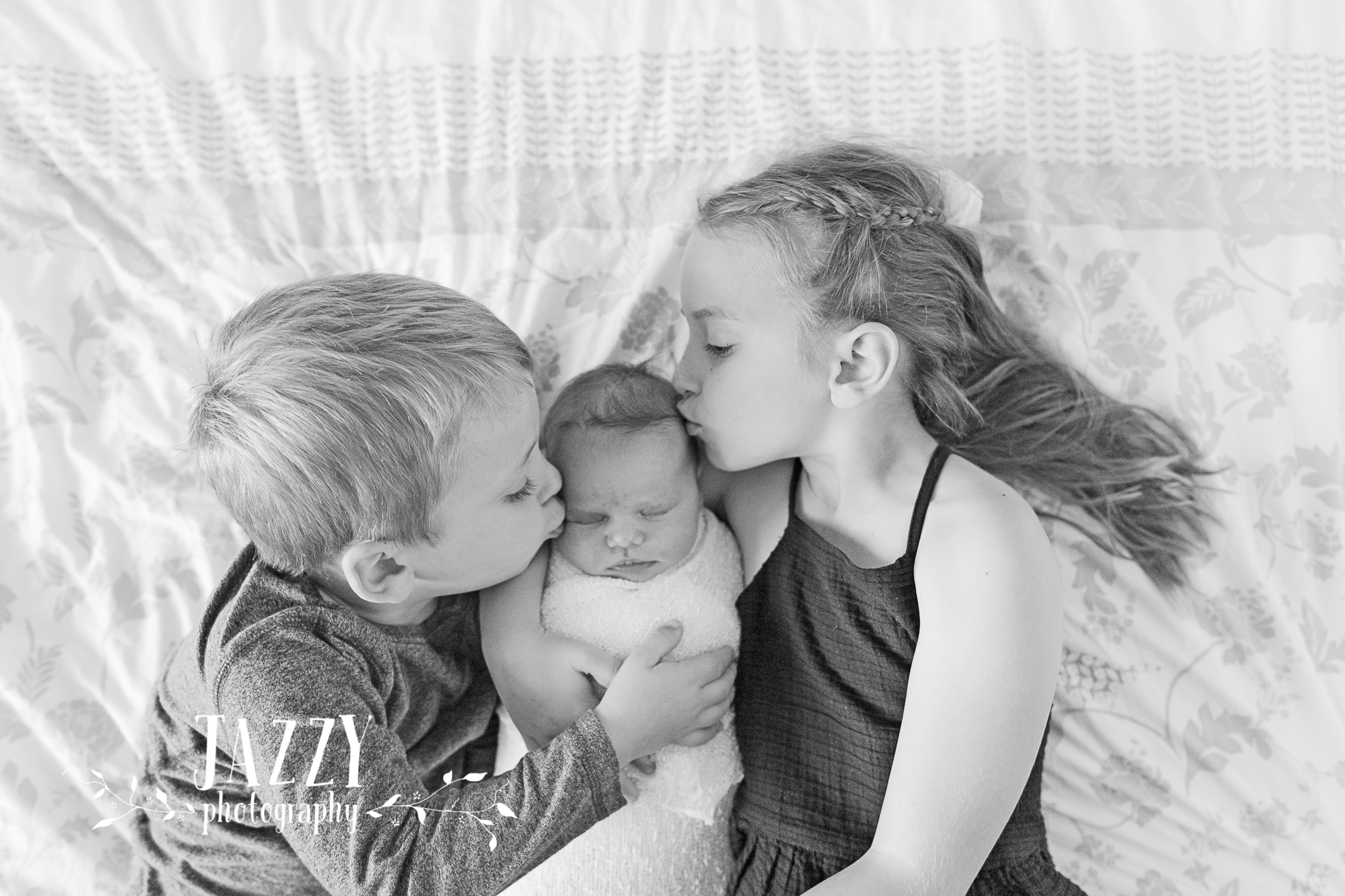 Newborn photographer sydney sibling