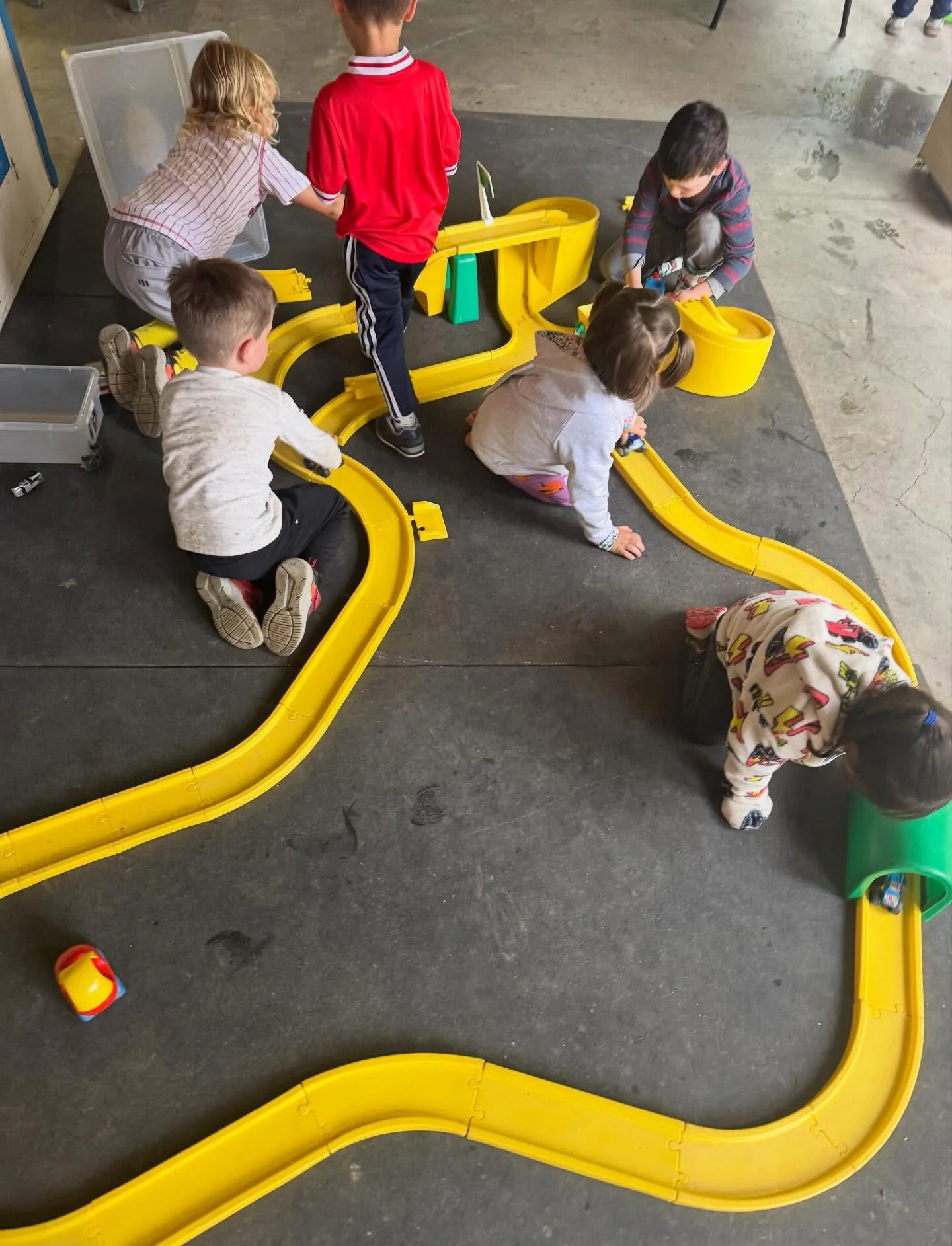 Teamwork makes the dream work! 🤩🚂 This construction 🚧 crew worked so hard this week!