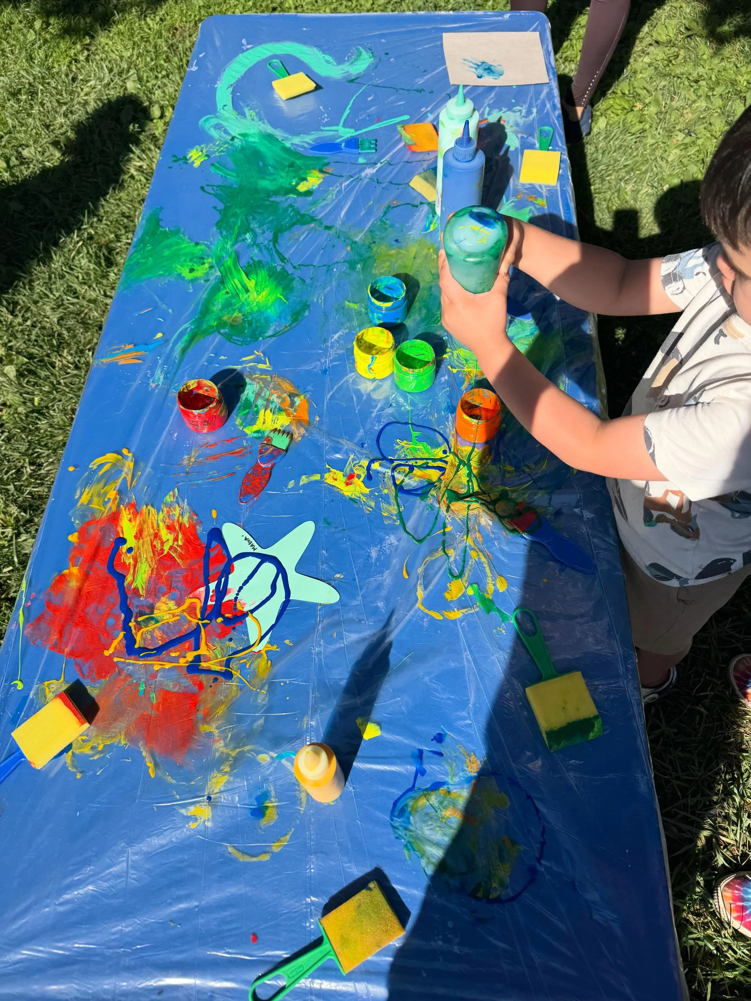 We love to get MESSY at Poppy Preschool! Check out the list below for just some of the amazing benefits of getting messy! 

* Brain development
* Sensory exploration
* Creativity and imagination
* Fine motor skills
* Gross motor skills
* Problem-solv