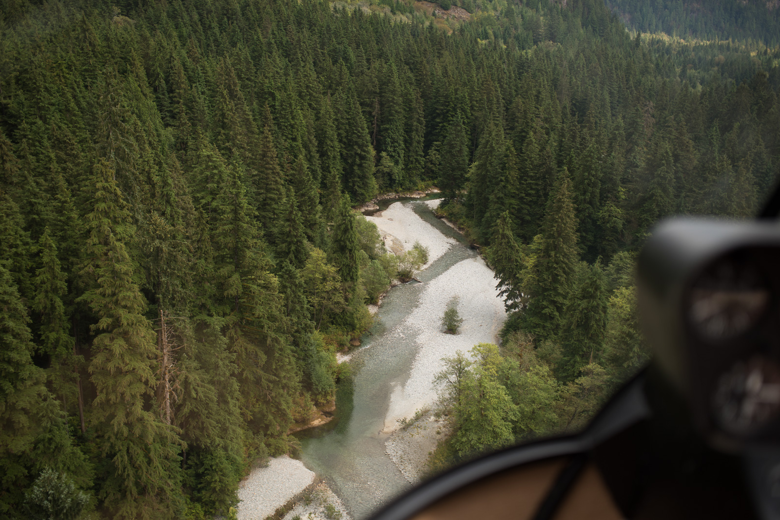 vancouver-island-wedding-photographers-golden-eagle-golf-course-wedding-19.jpg