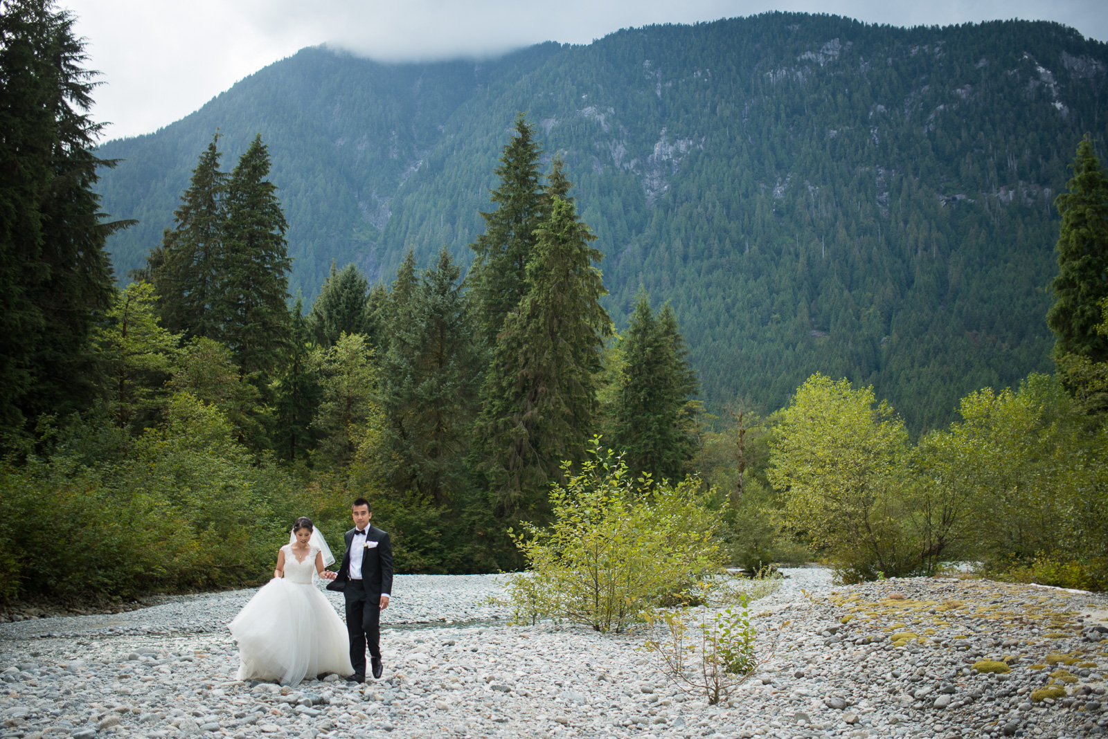 vancouver-island-wedding-photographers-golden-eagle-golf-course-wedding-27.jpg