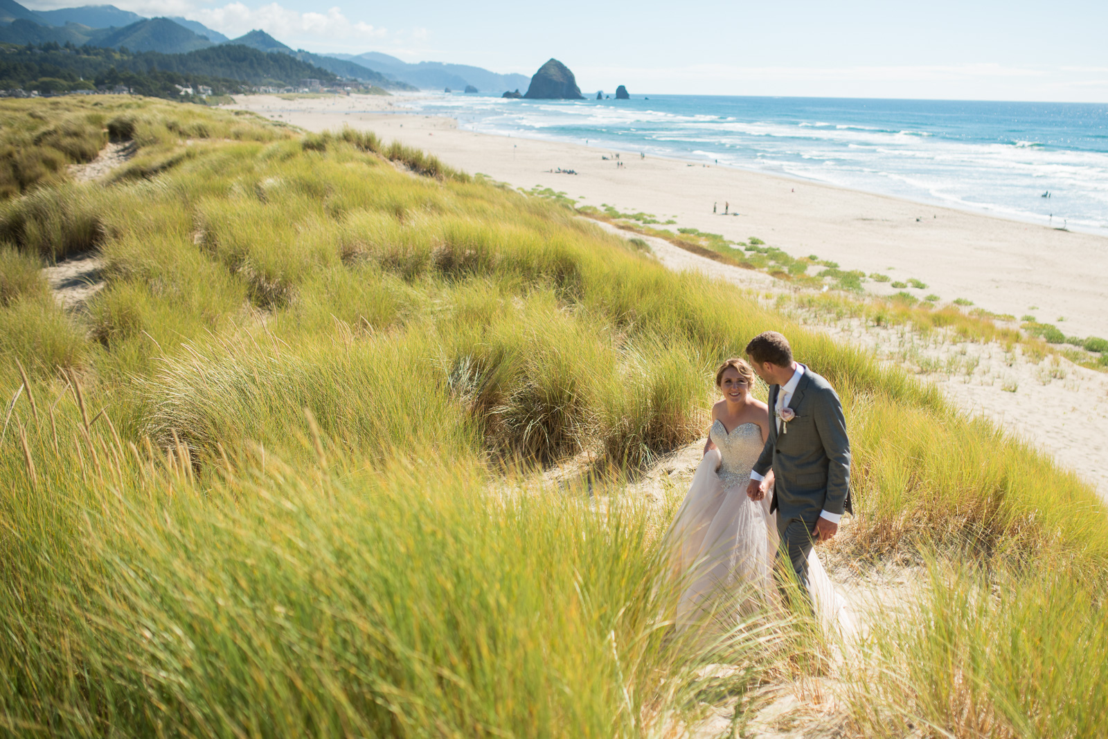 victoria-wedding-photographers-cannon-beach-oregon-wedding-28.jpg