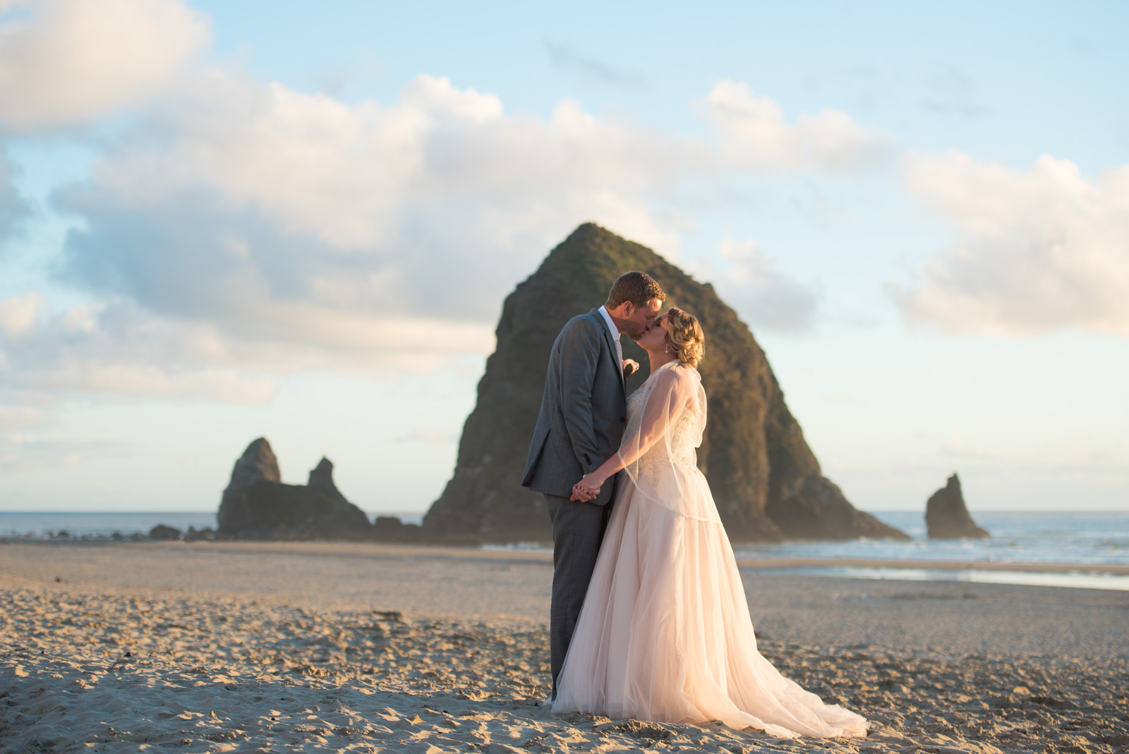 victoria-wedding-photographers-cannon-beach-oregon-wedding-42.jpg