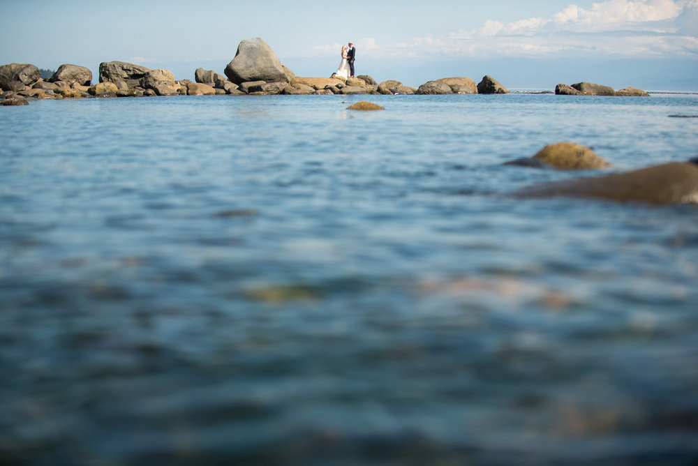 sooke-wedding-photographers-craidelonna-oceanedge-lodge-wedding-23.jpg