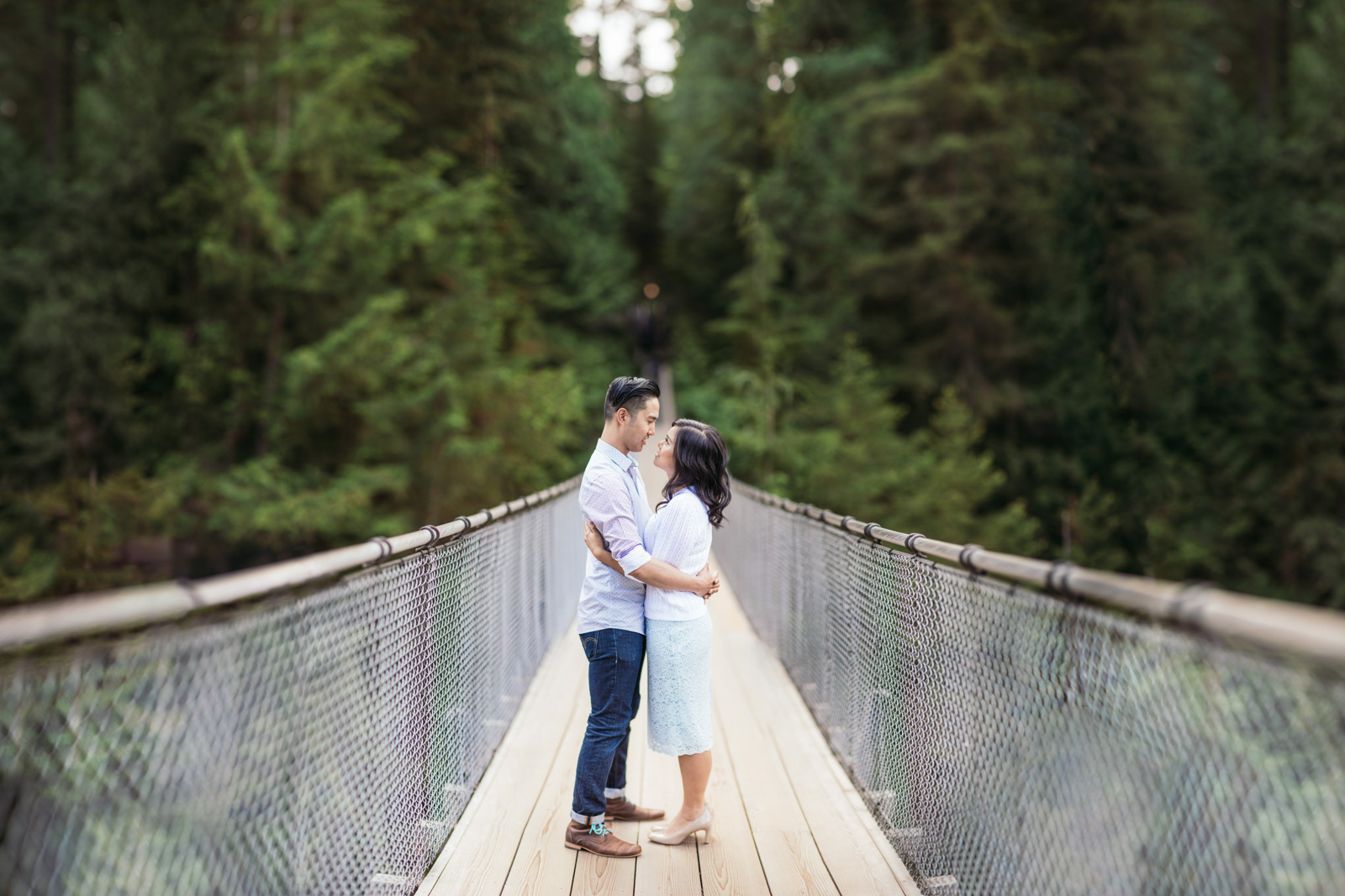 vancouver-island-wedding-photographers-capilano-suspension-bridge-engagement-11.jpg