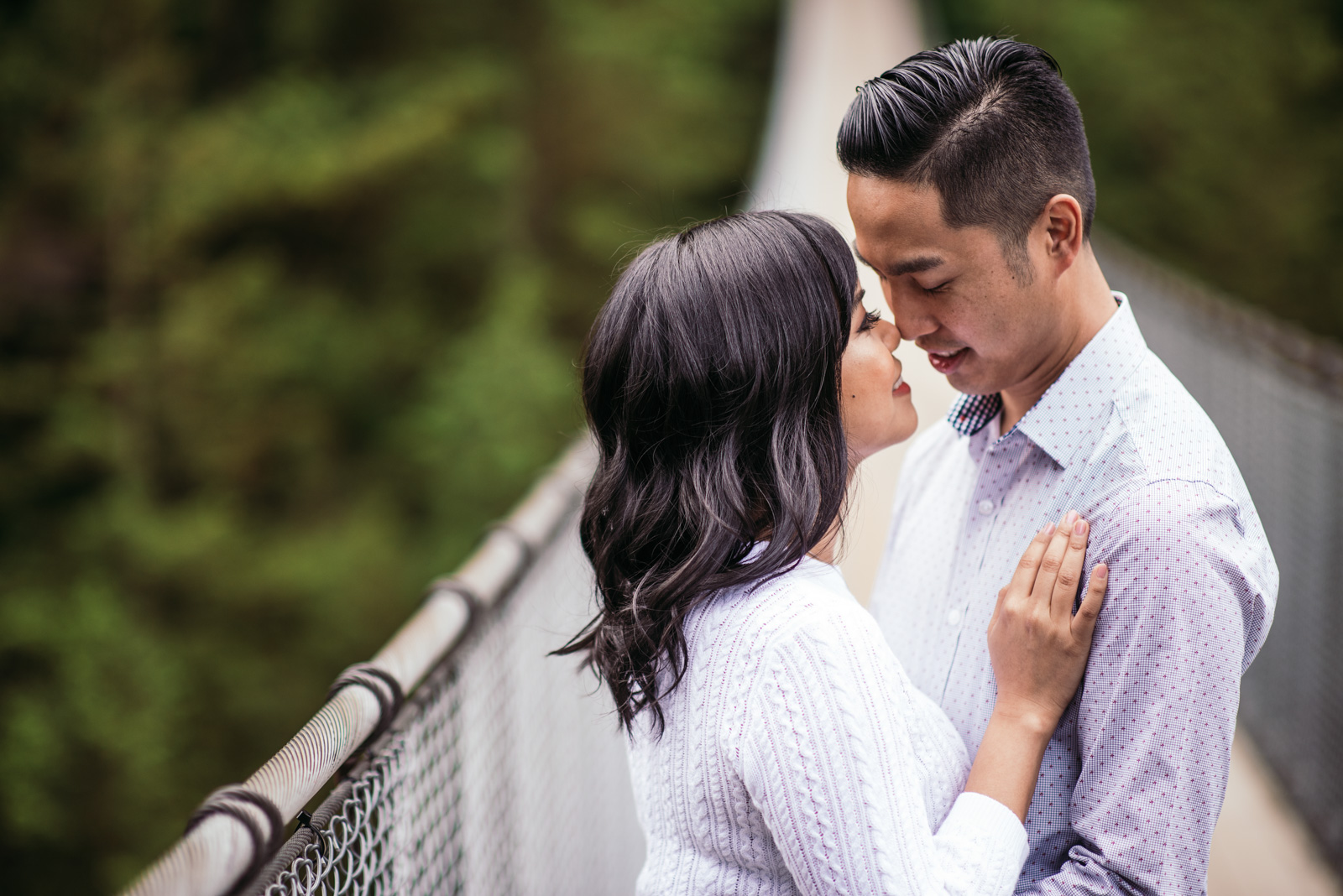 vancouver-island-wedding-photographers-capilano-suspension-bridge-engagement-12.jpg