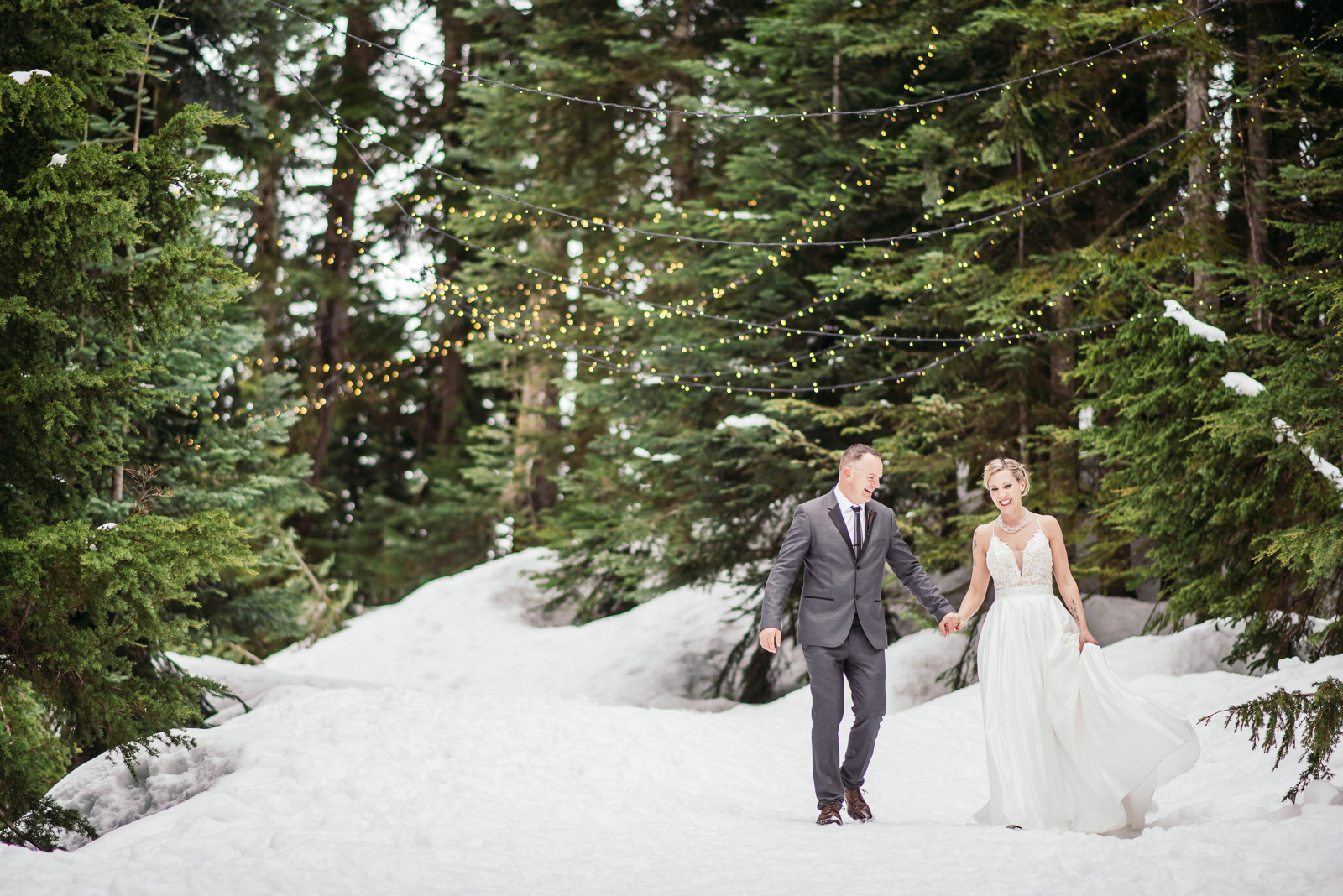 vancouver-island-wedding-photographers-grouse-mountain-winter-wedding-41.jpg