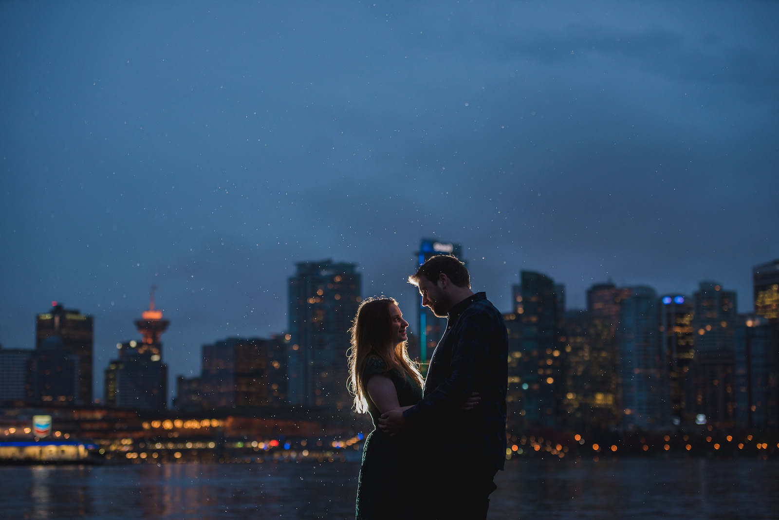 vancouver-island-wedding-photographers-rainy-stanley-park-engagement-14.jpg
