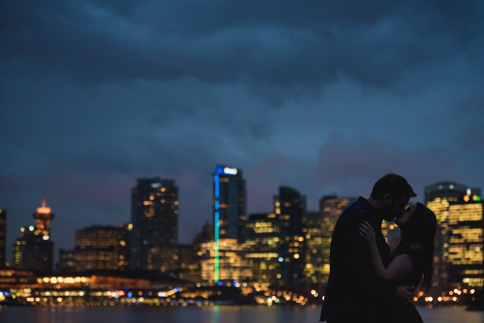 vancouver-island-wedding-photographers-rainy-stanley-park-engagement-17.jpg