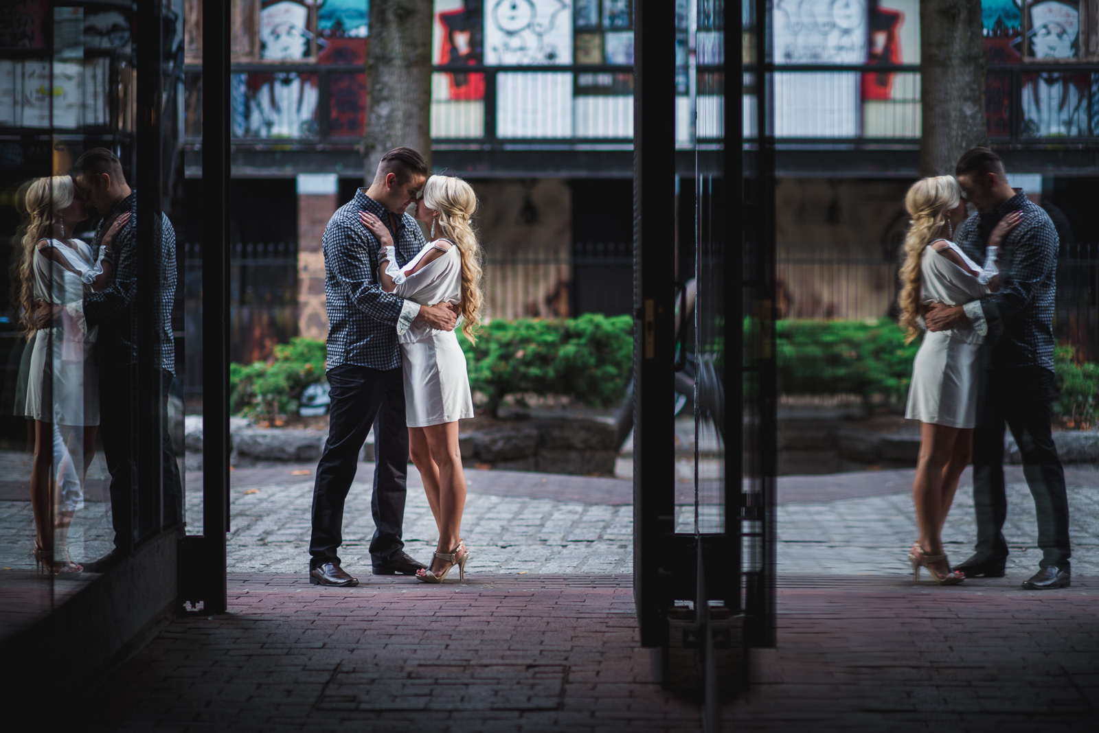 vancouver-wedding-photographers-gastown-engagement-10.jpg