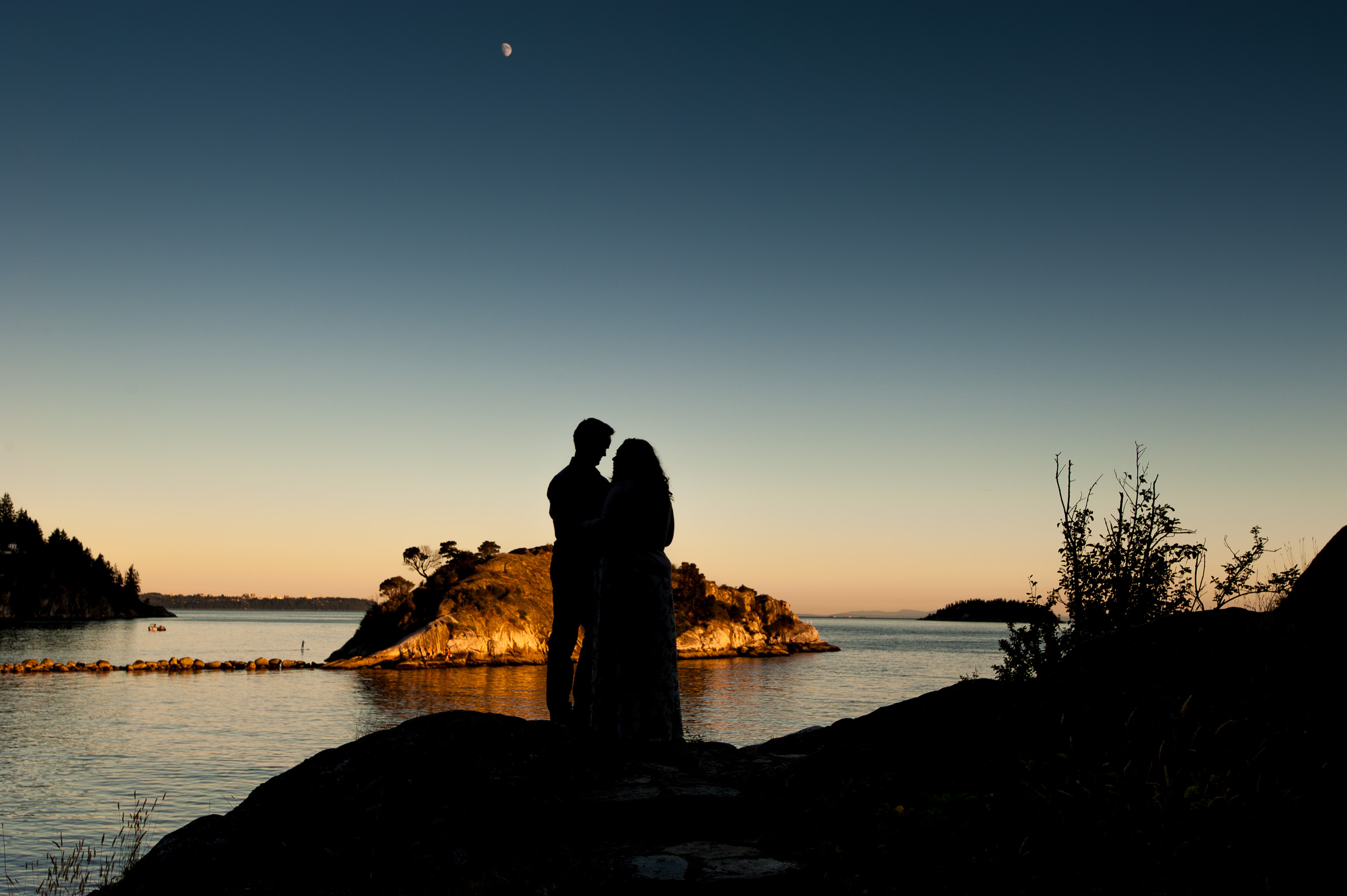 vancouver-island-wedding-photographers-whytecliff-park-engagement-12.jpg
