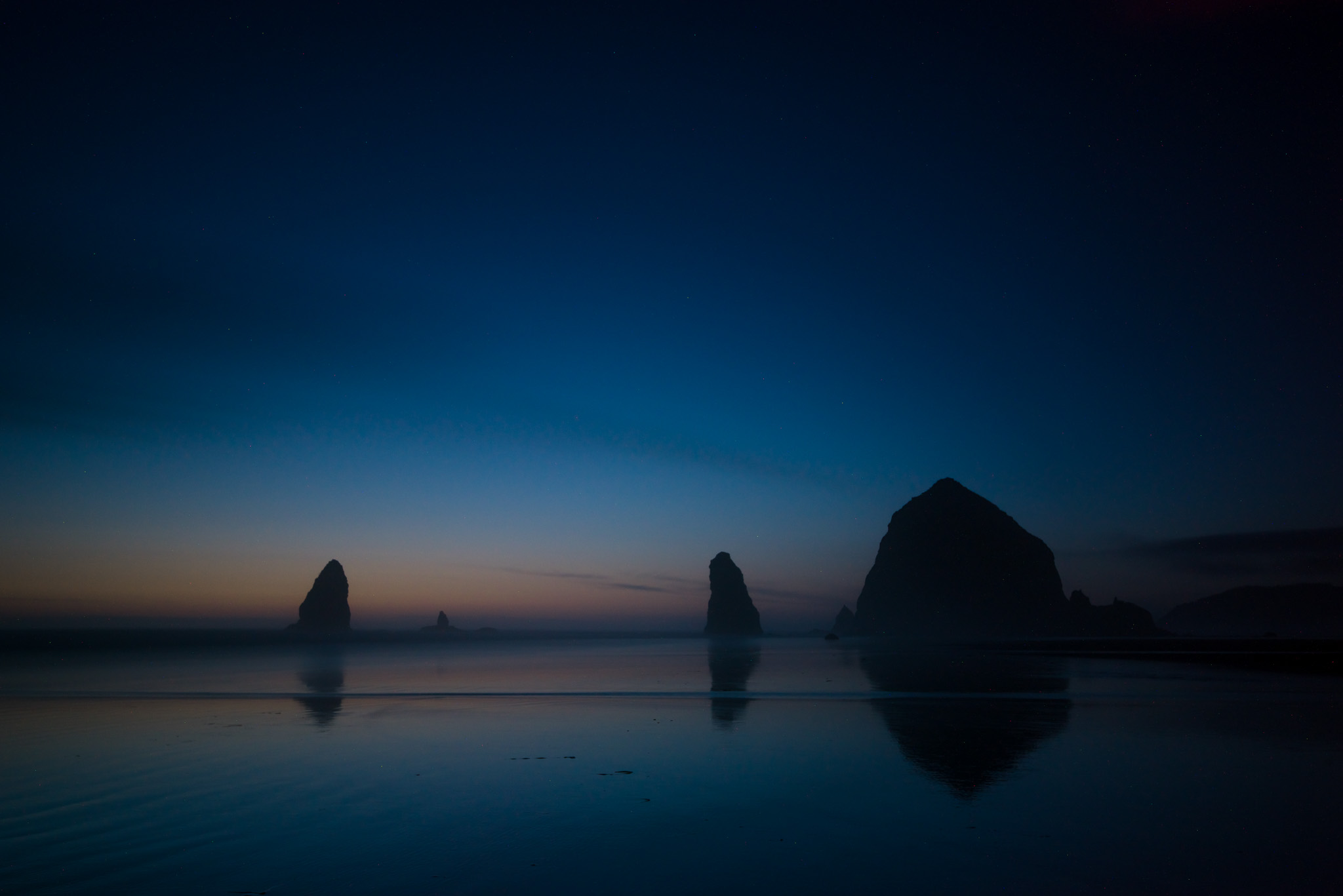  &nbsp;A long exposure post-sunset of the rocks at Cannon Beach.&nbsp; 