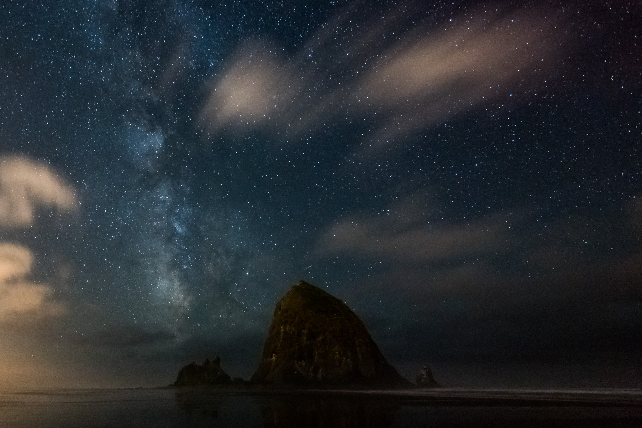  With Larryn being an  expert astro photographer , I had to try my hand at a couple shots.&nbsp; I'm sure his night photos from the beach will be much more impressive, but I'm pretty happy with these as a first attempt.&nbsp; 