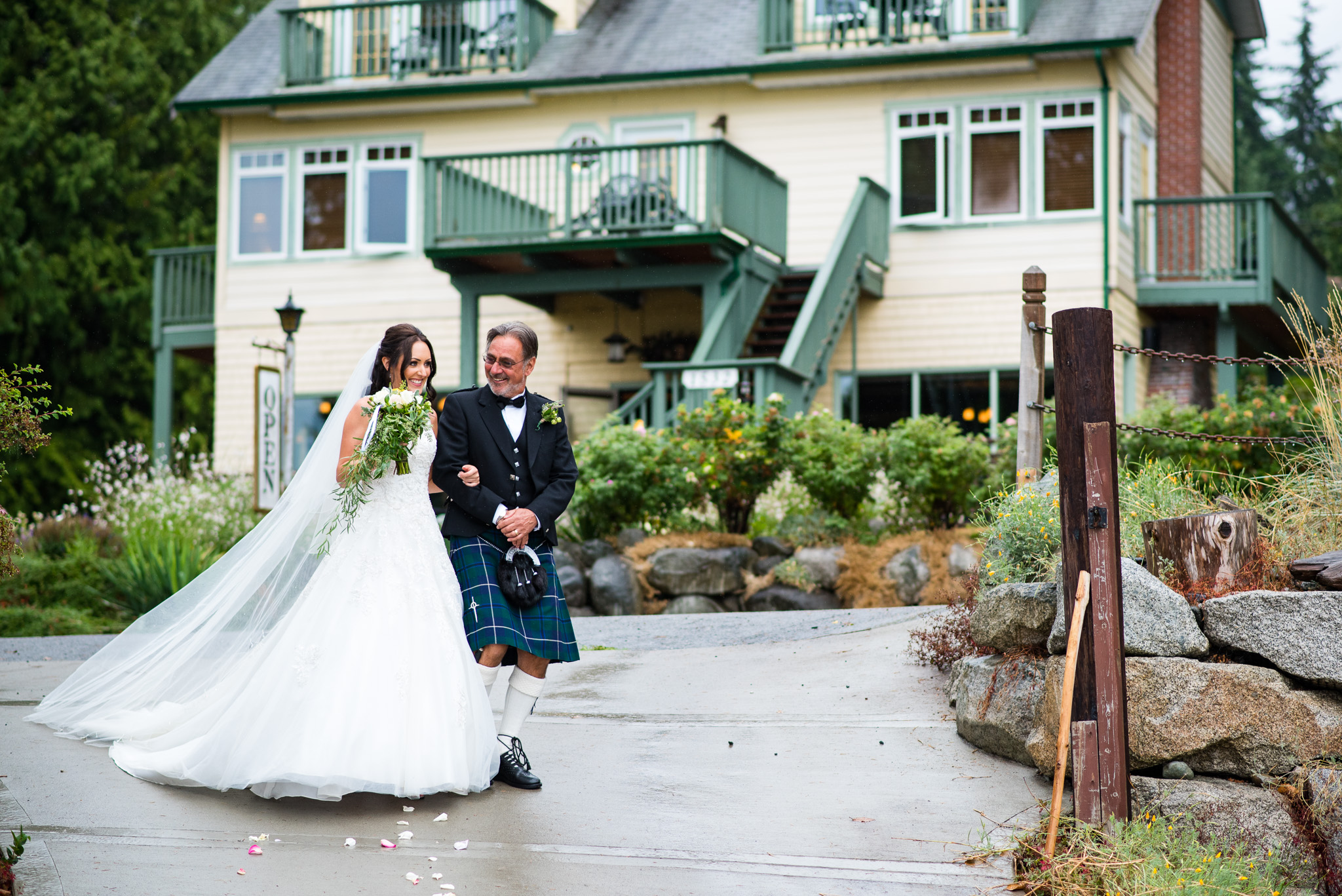 linwood-house-wedding-roberts-creek-sunshine-coast-wedding-photographers-12.jpg