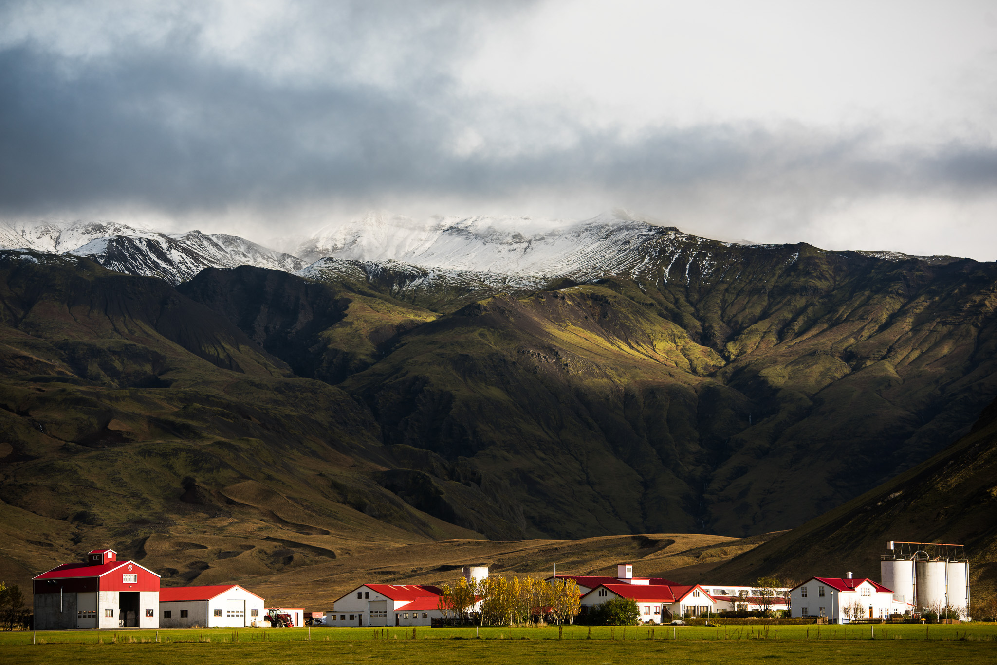 iceland-elopement-photographers-victoria-wedding-photographers-travel-iceland-18.jpg