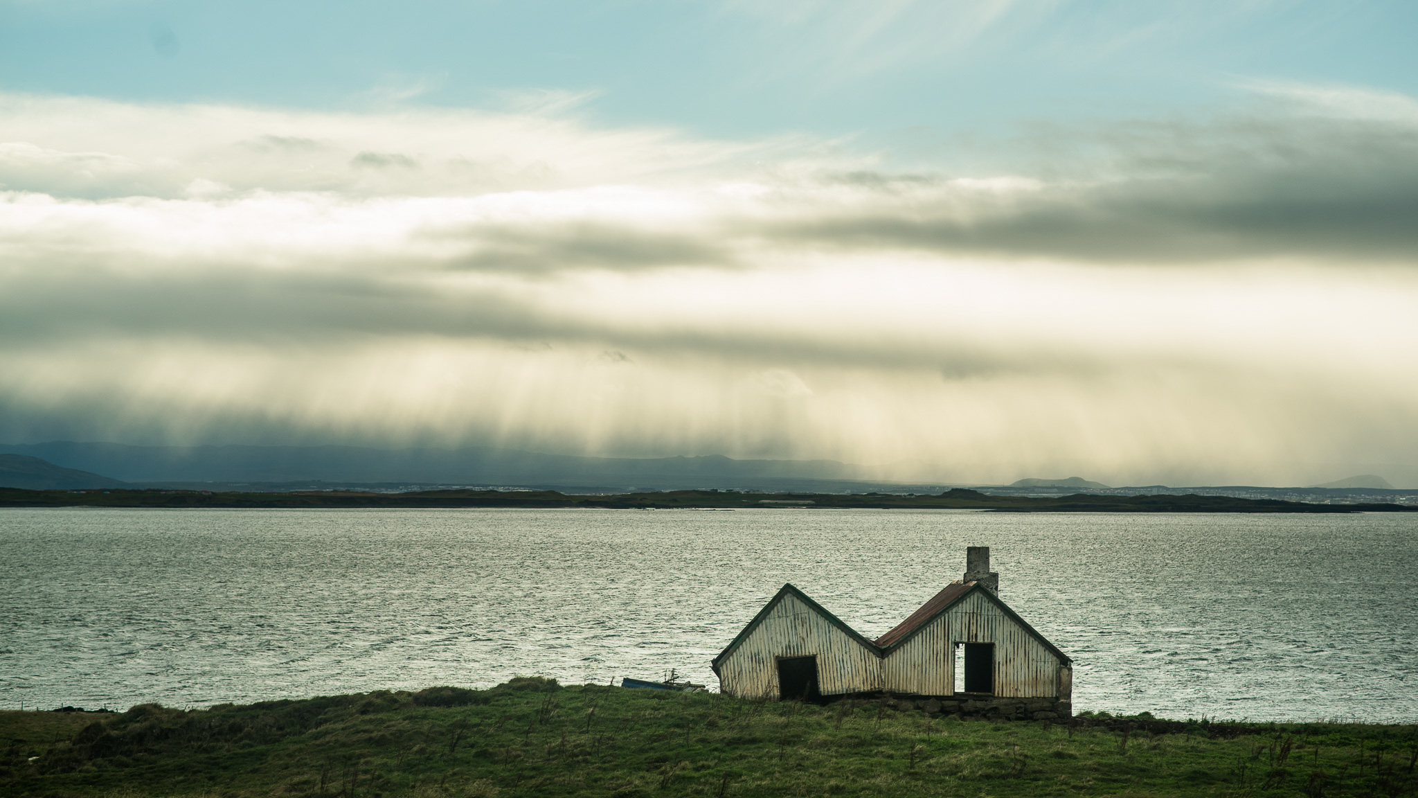 iceland-elopement-photographers-victoria-wedding-photographers-travel-iceland-70.jpg