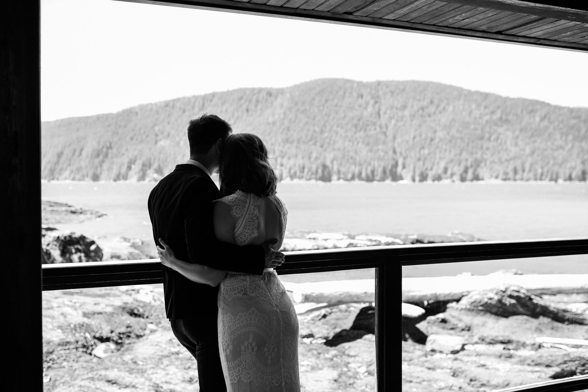 victoria-wedding-photographer-botanical-beach-wedding-port-renfrew-19.jpg