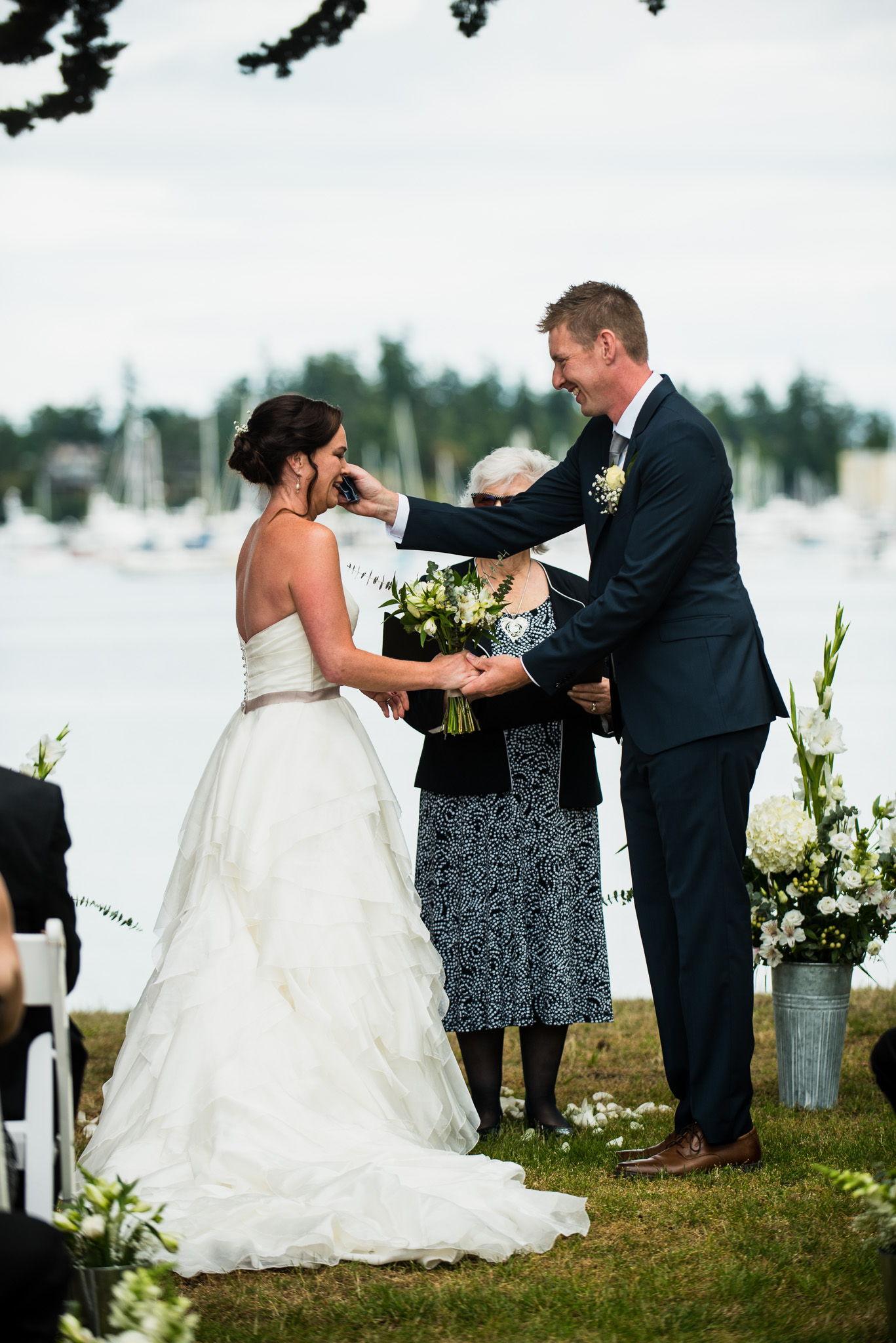 victoria-wedding-photographers-North-Saanich-Yacht-Club-Wedding-23.jpg