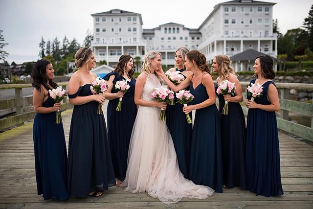 Cheers to your girlfriends who have your back! Not only do they tell you when you&rsquo;ve got lipstick on your teeth, they&rsquo;ll scrub it off for you! 😄#girlsquad