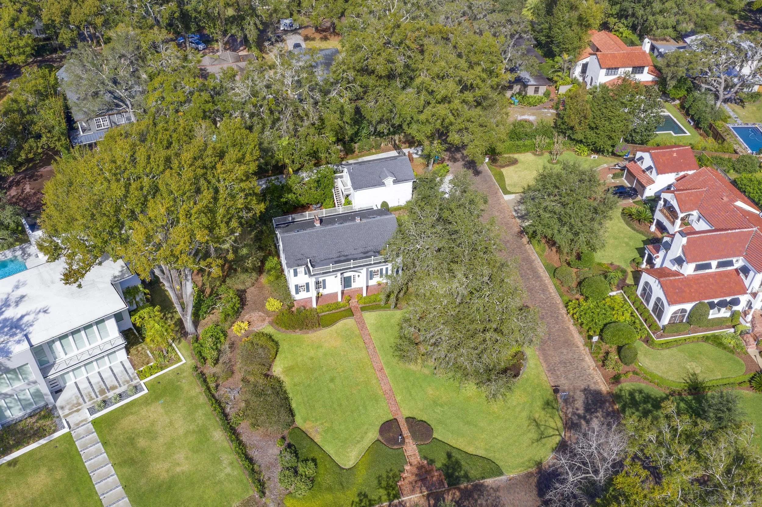 201CheltonCir_026.jpg