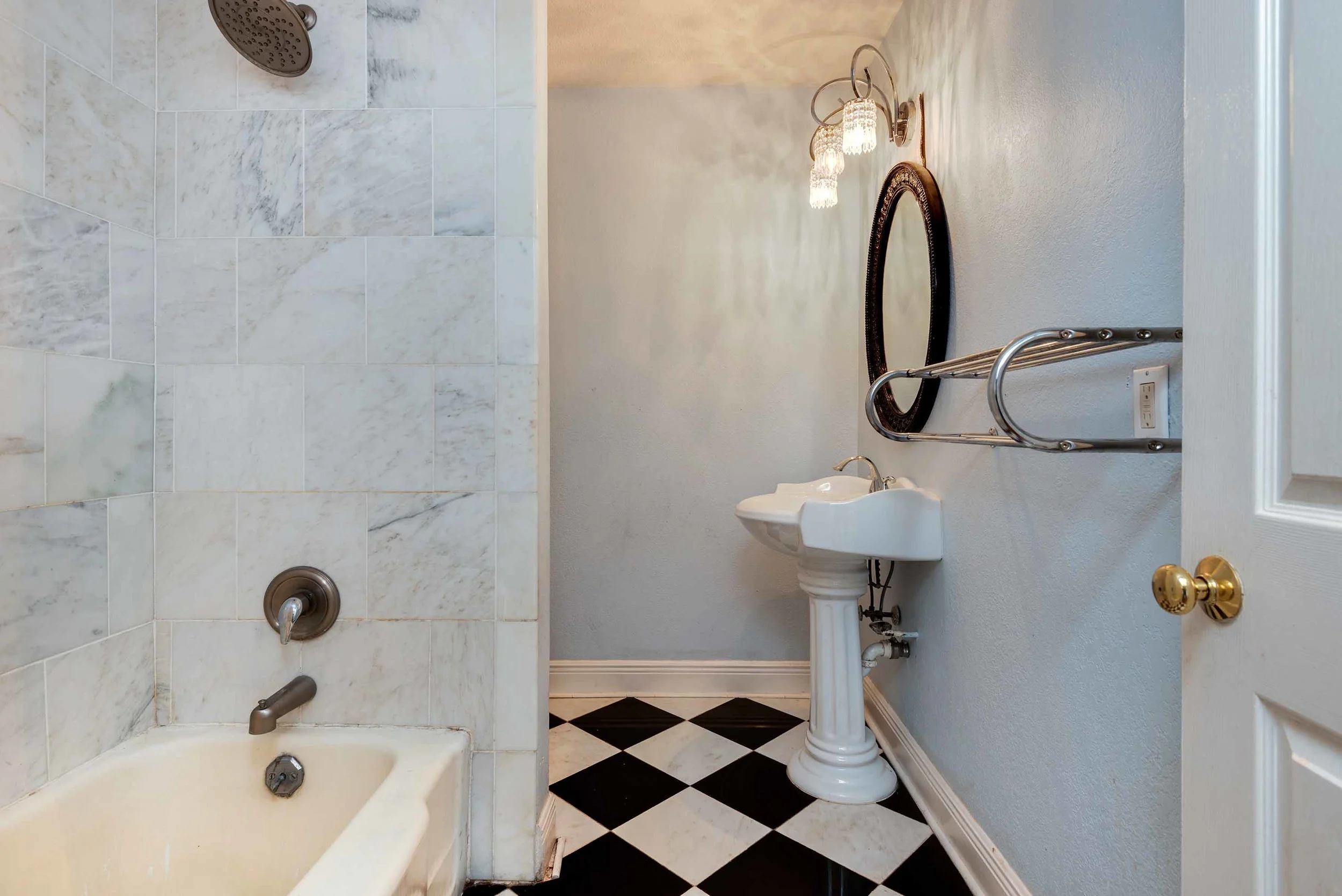 15 W Rosevear St - (26).jpg