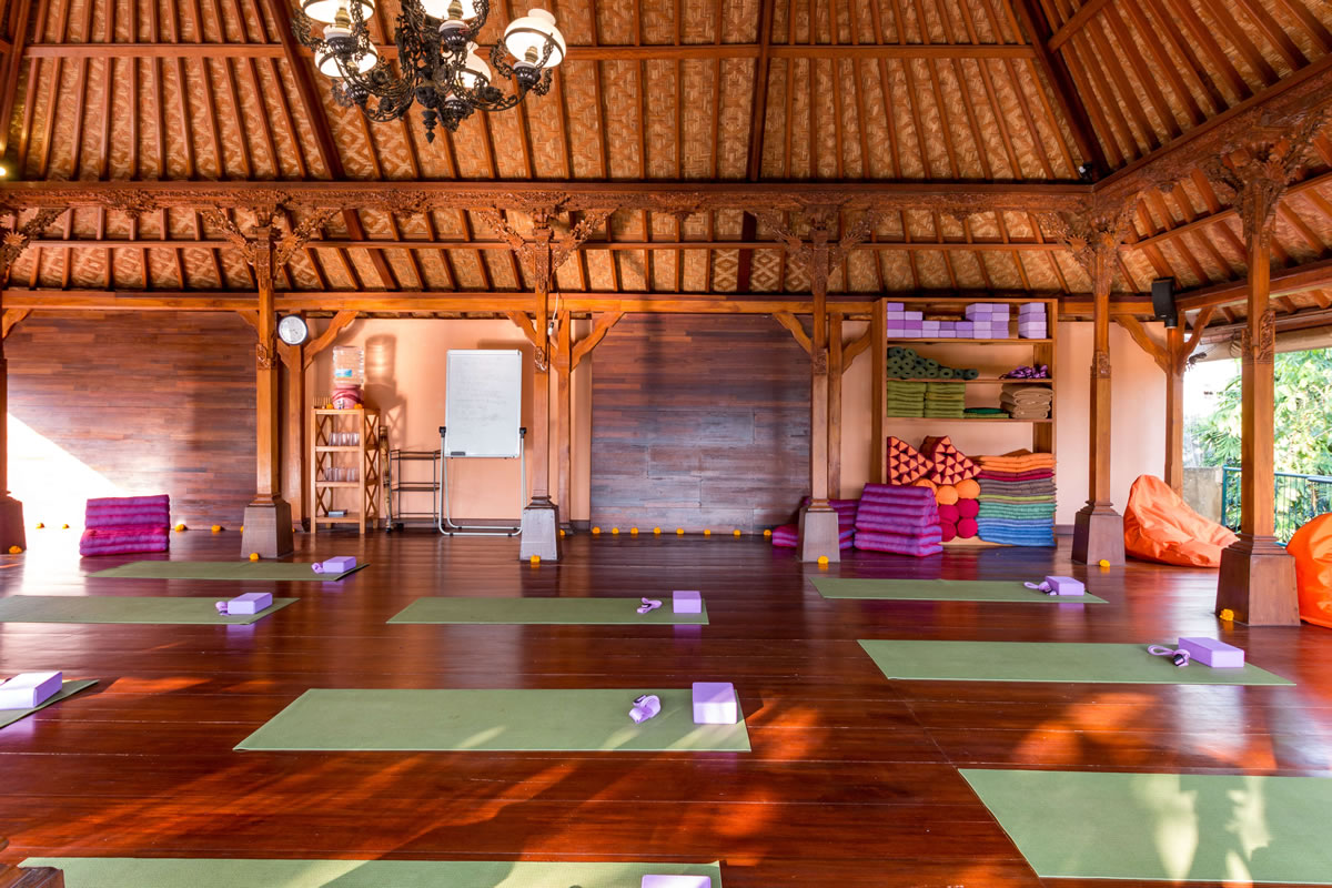 retreat_center_narasoma_yogahall.jpg