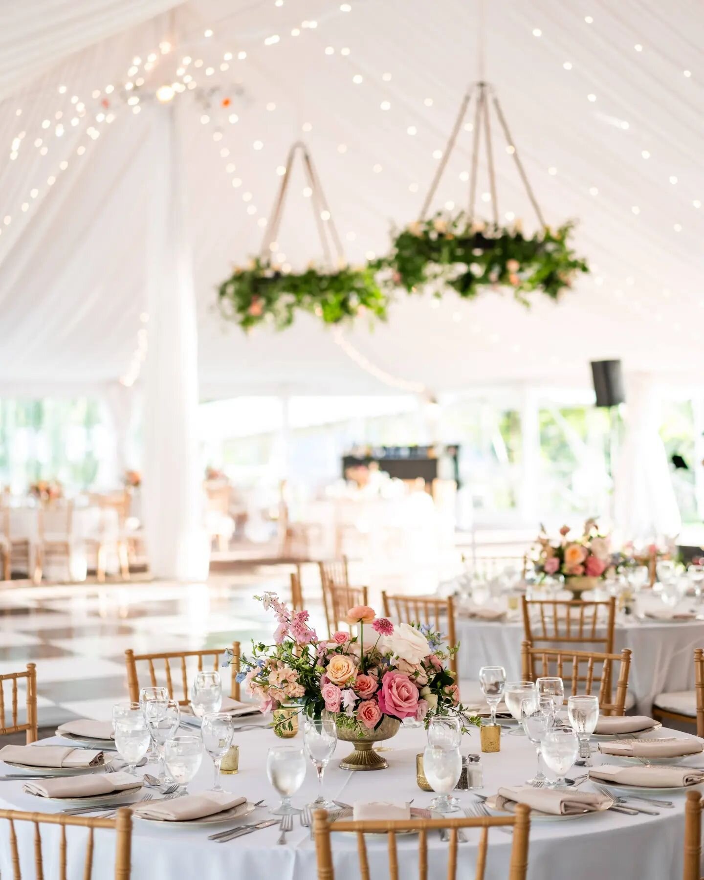 Spring tablescape inspiration 🌷🌸🌼

Venue: @monteverde_at_oldstone
Photo:  @emmaclearyphotography
Planning: @lcrevents 
Flowers: @maple_field_floral 
Lighting: @stortzlighting