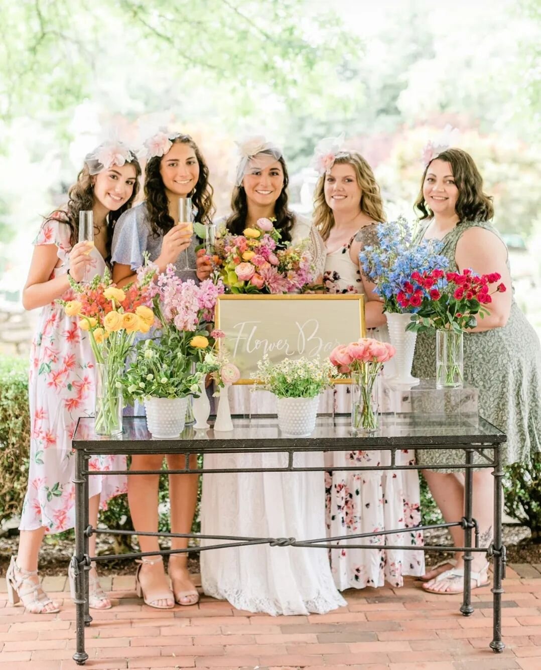 It's officially spring! 

Don't forget to reach out to us for your bridal shower flowers! 

Photos: @lizzieburgerphoto 
Venue: @bykenhullehouseweddings 
Planning: @roganandcoevents 
Flowers &amp; Rentals: @maple_field_floral 
Fascinators: @foreverbro