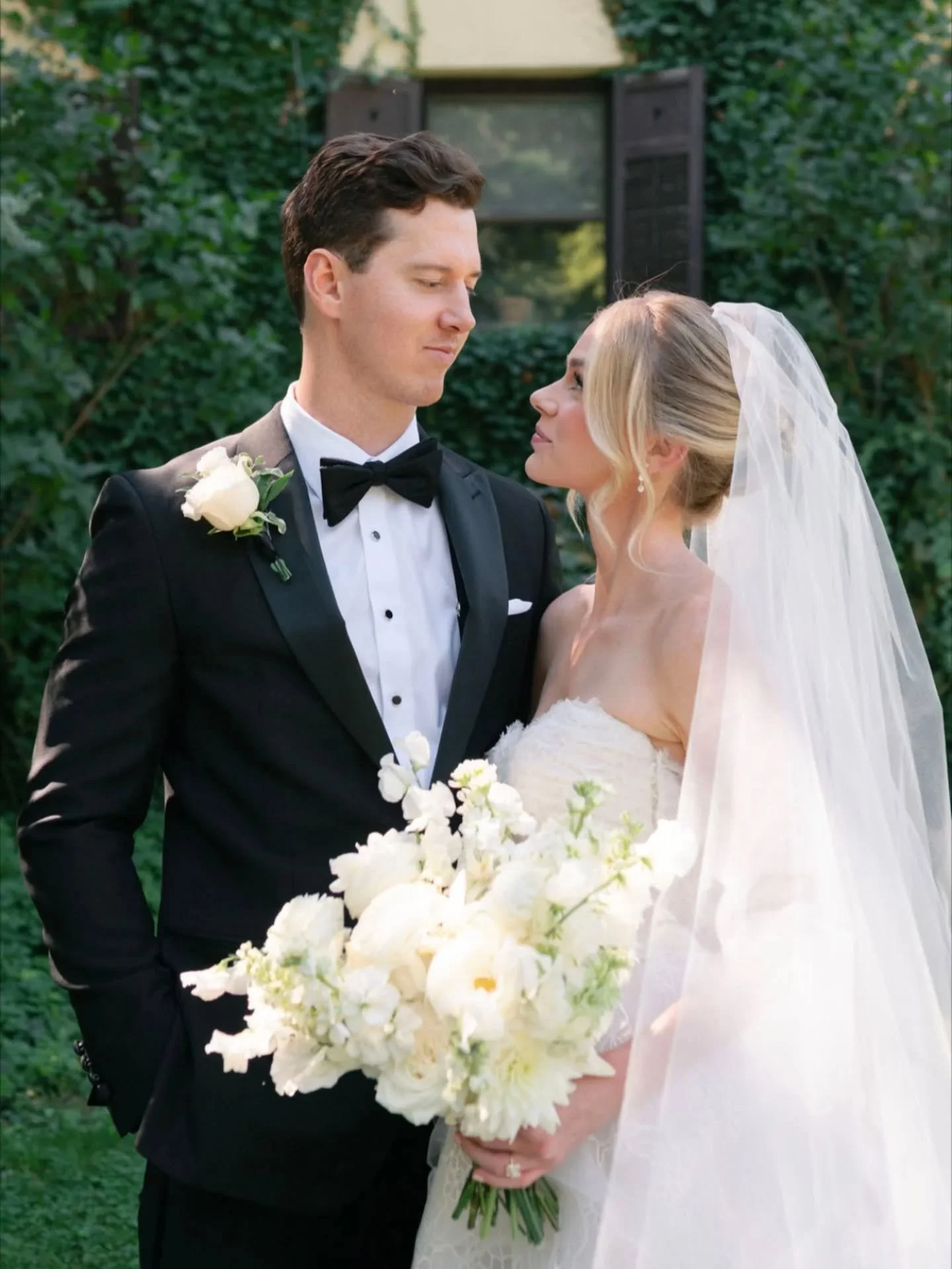 Timeless Elegance for Chris &amp; Devin 🤍

Photos: @sydneemariephoto
Venue: @rushmoreestate
Planning: @roganandcoevents
Flowers: @maple_field_floral