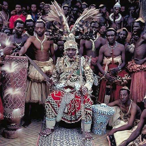 african-king-nyimi-kok-mabiintsh-iii-kuba-d.r.congo.jpg