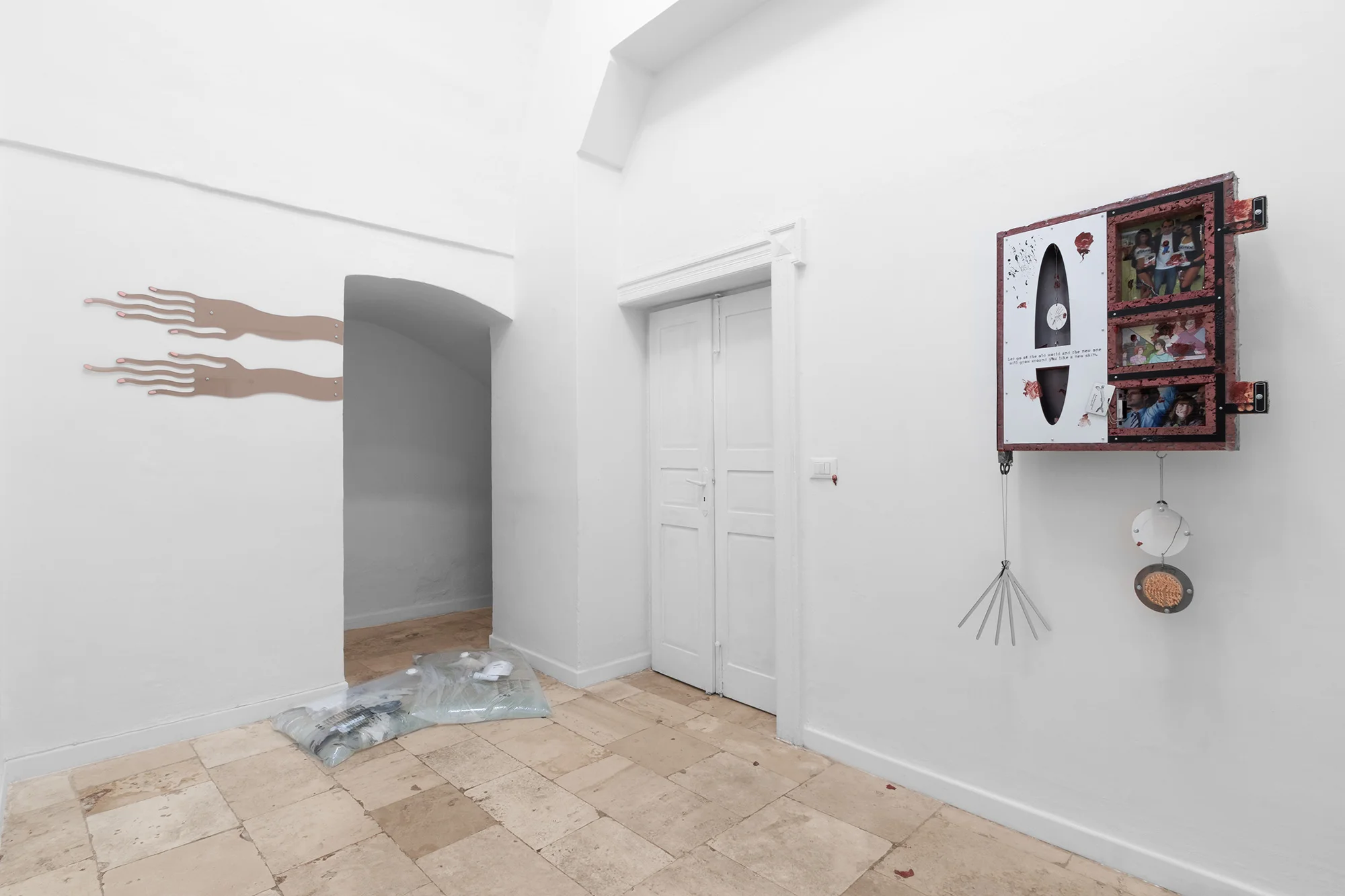 First I Have To Put My Face On, vista de exposición, 2018