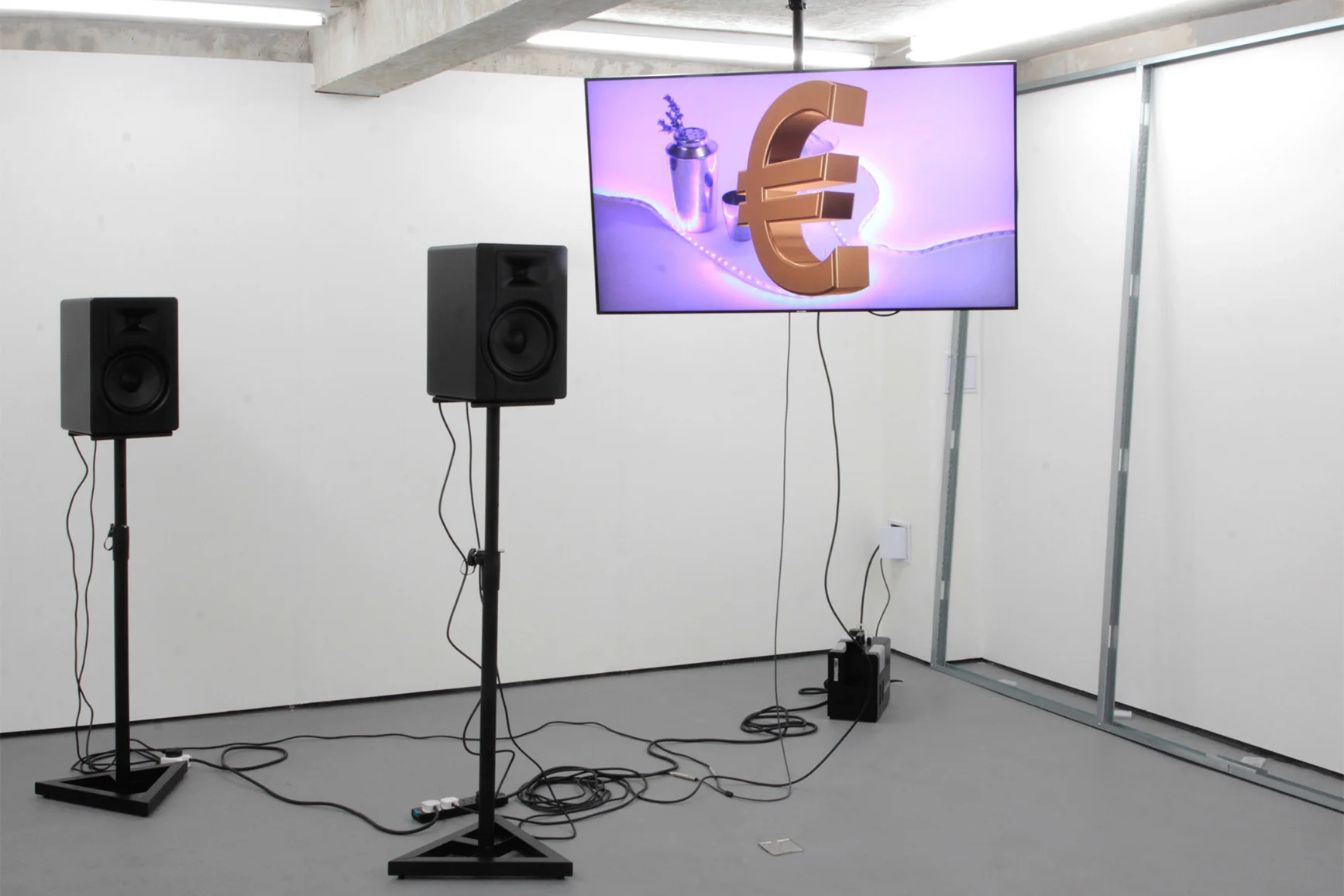 Enrico Boccioletti, Angelo Azzurro; Perce Jerrom, Small Constraint