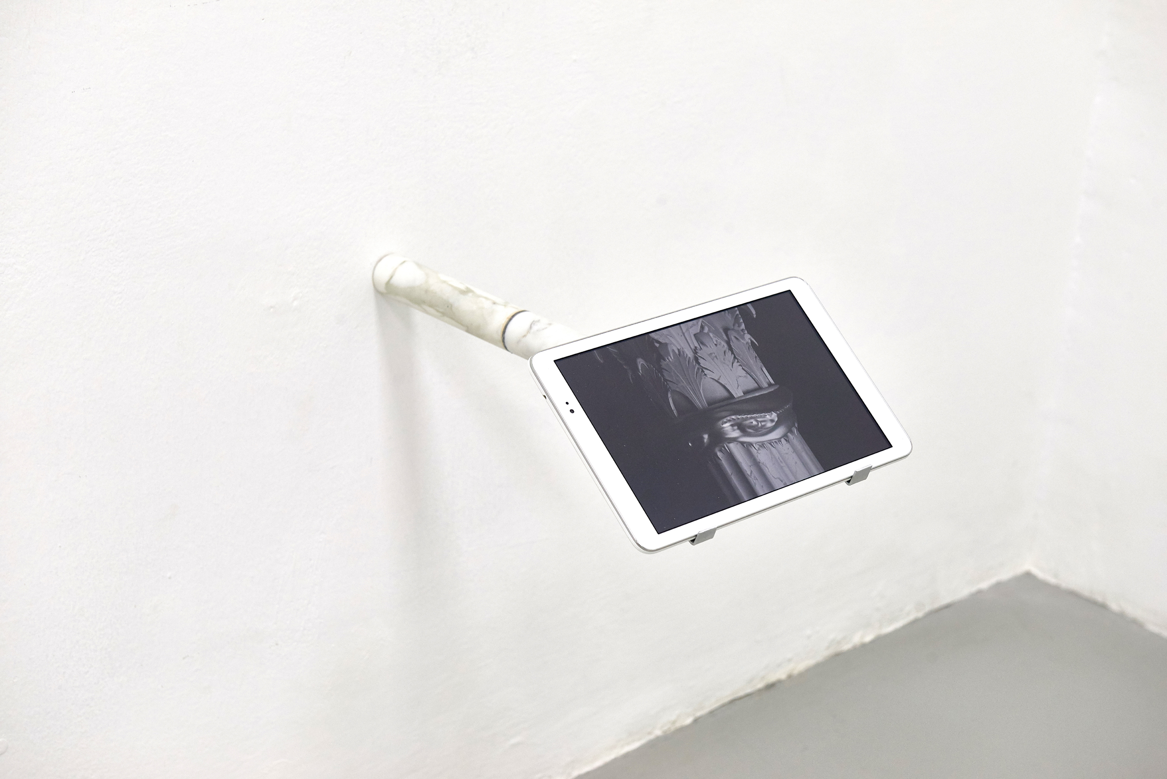 26 Screen Tearing. Work by Agostino Bergamaschi. Dimora Artica (ph Michele Fanucci).jpg
