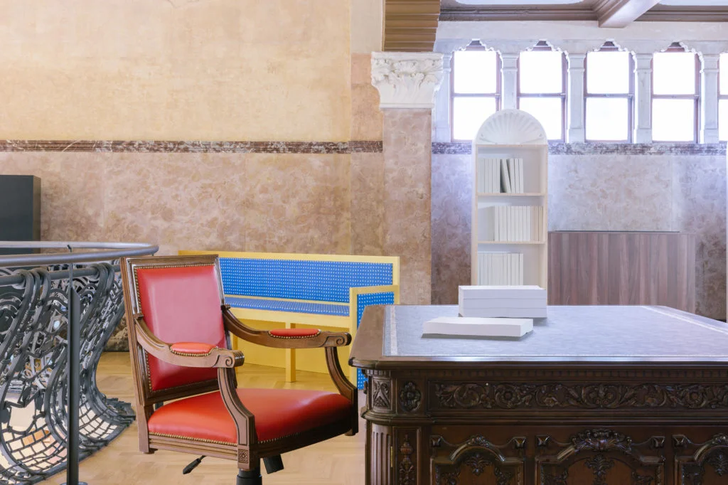 Installation view of Kenneth Goldsmith’s “HILLARY: The Hillary Clinton Emails” at Despar Teatro Italia. Photo: © Giorgio De Vecchi, Gerda Studio.