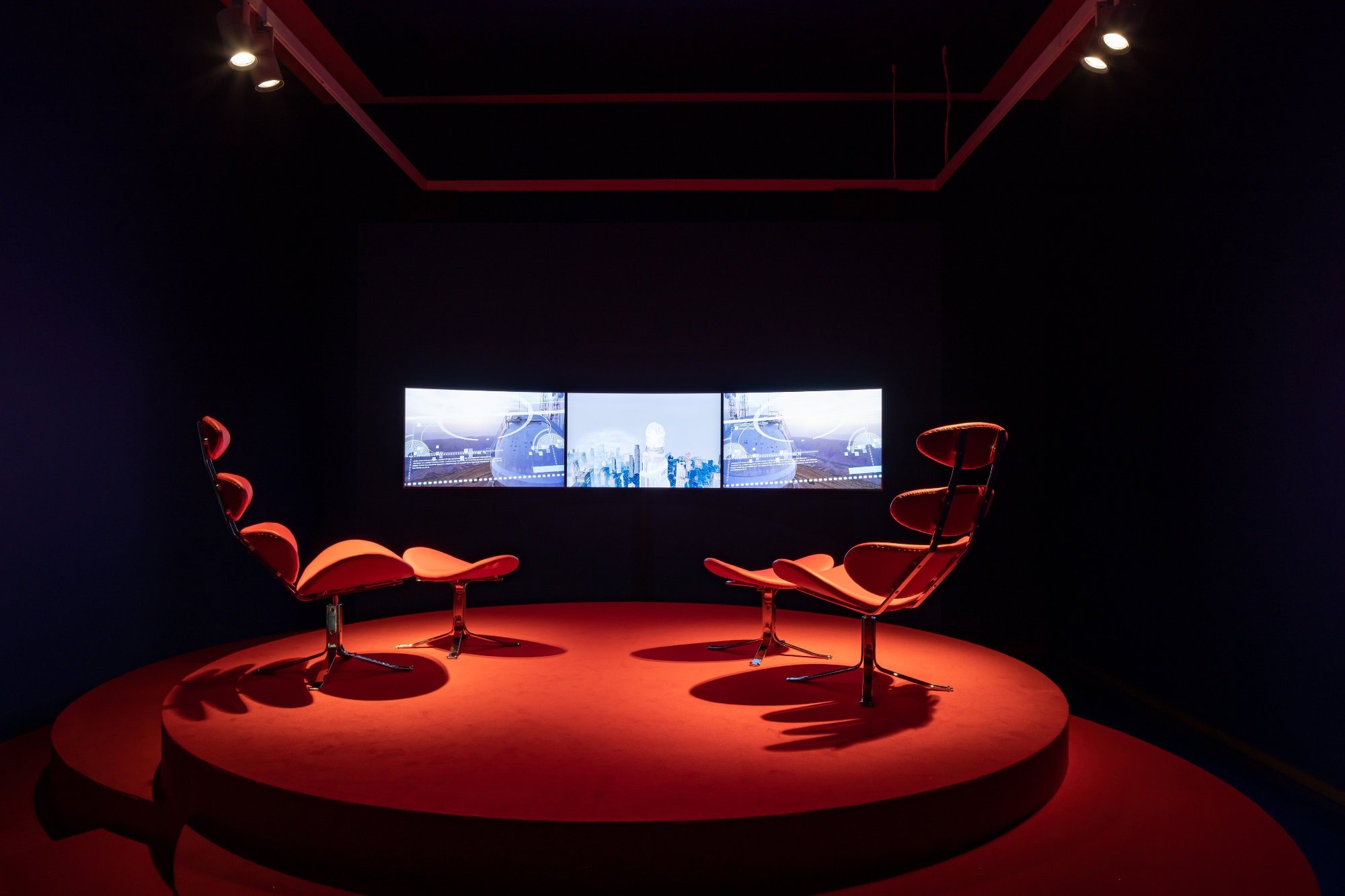 Installation view Hito Steyerl. I Will Survive, 2022_4.jpg