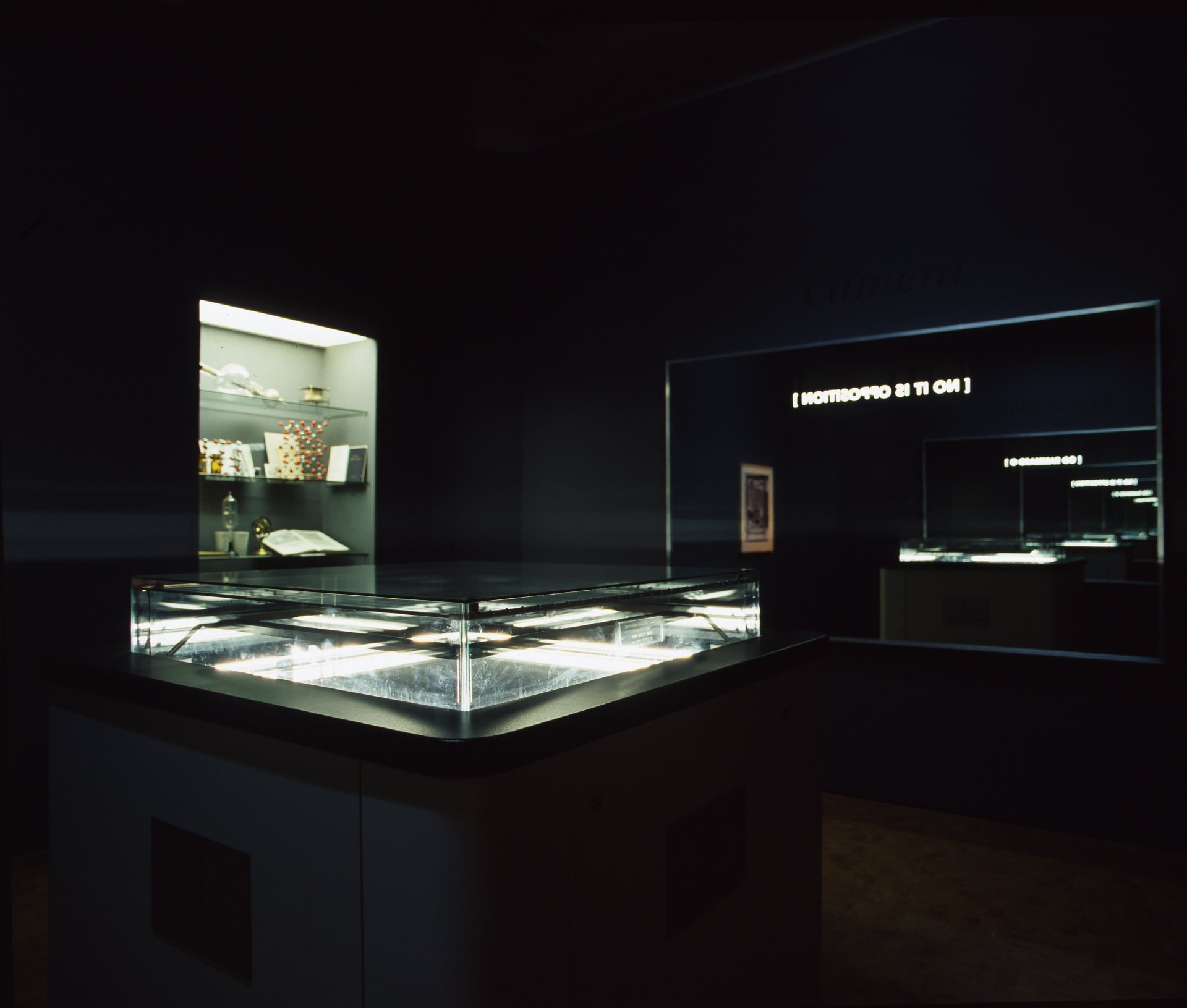 Vista de la sección de la exposición, Estructura del Universo, célula curatorial de Peter Galison. © ZKM | Karlsruhe, Foto: ONUK 