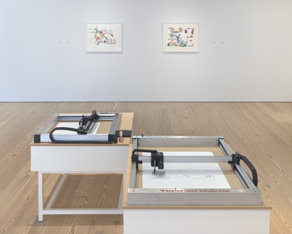Vista de la instalación de Harold Cohen: AARON (Whitney Museum of American Art, Nueva York, 3 de febrero-19 de mayo de 2024).