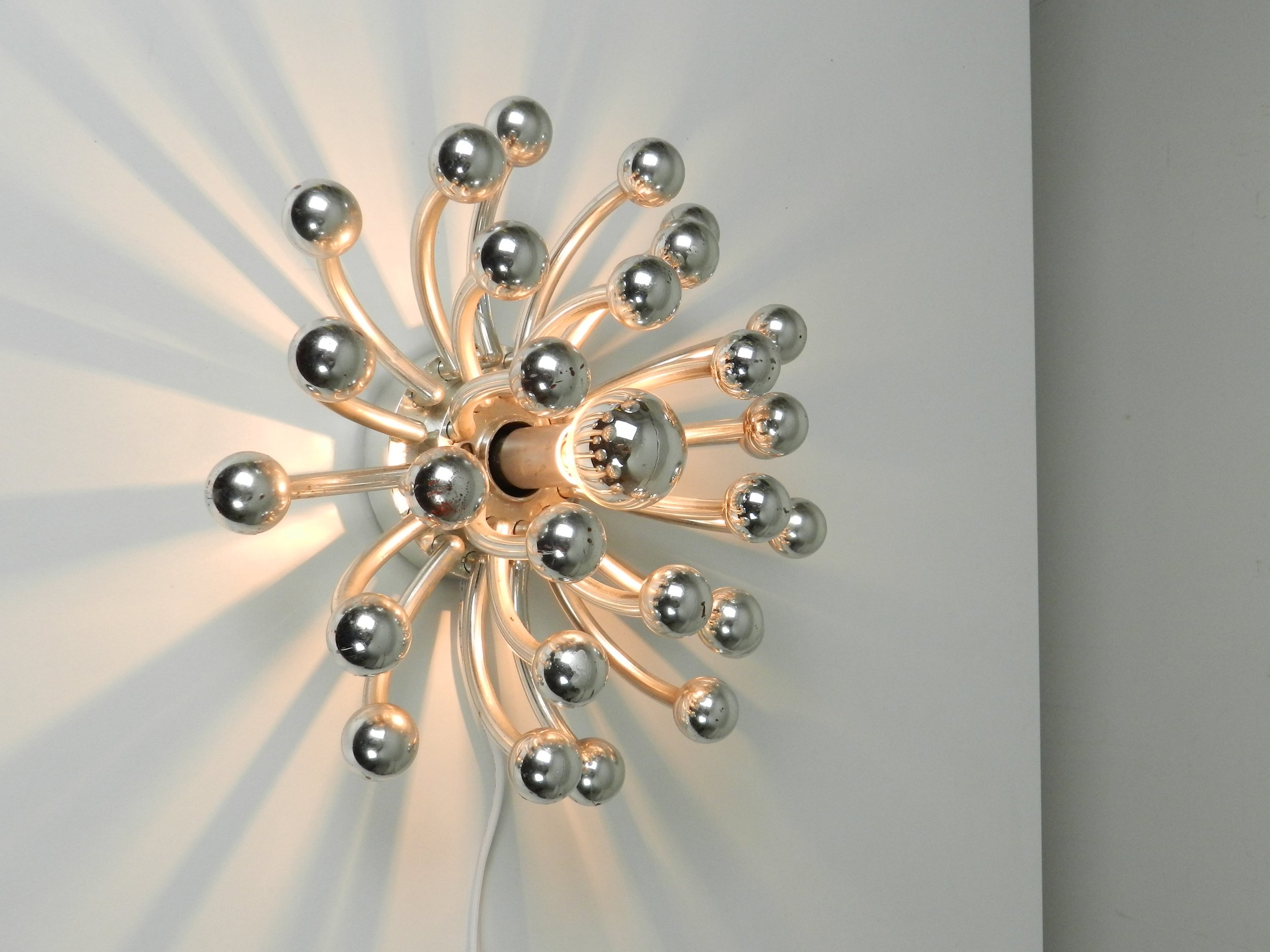 Vintage Pistillino (Pistillo) wall lamp designed by Studio Tetrarch for Valenti Luce.  Italy, 1960s.