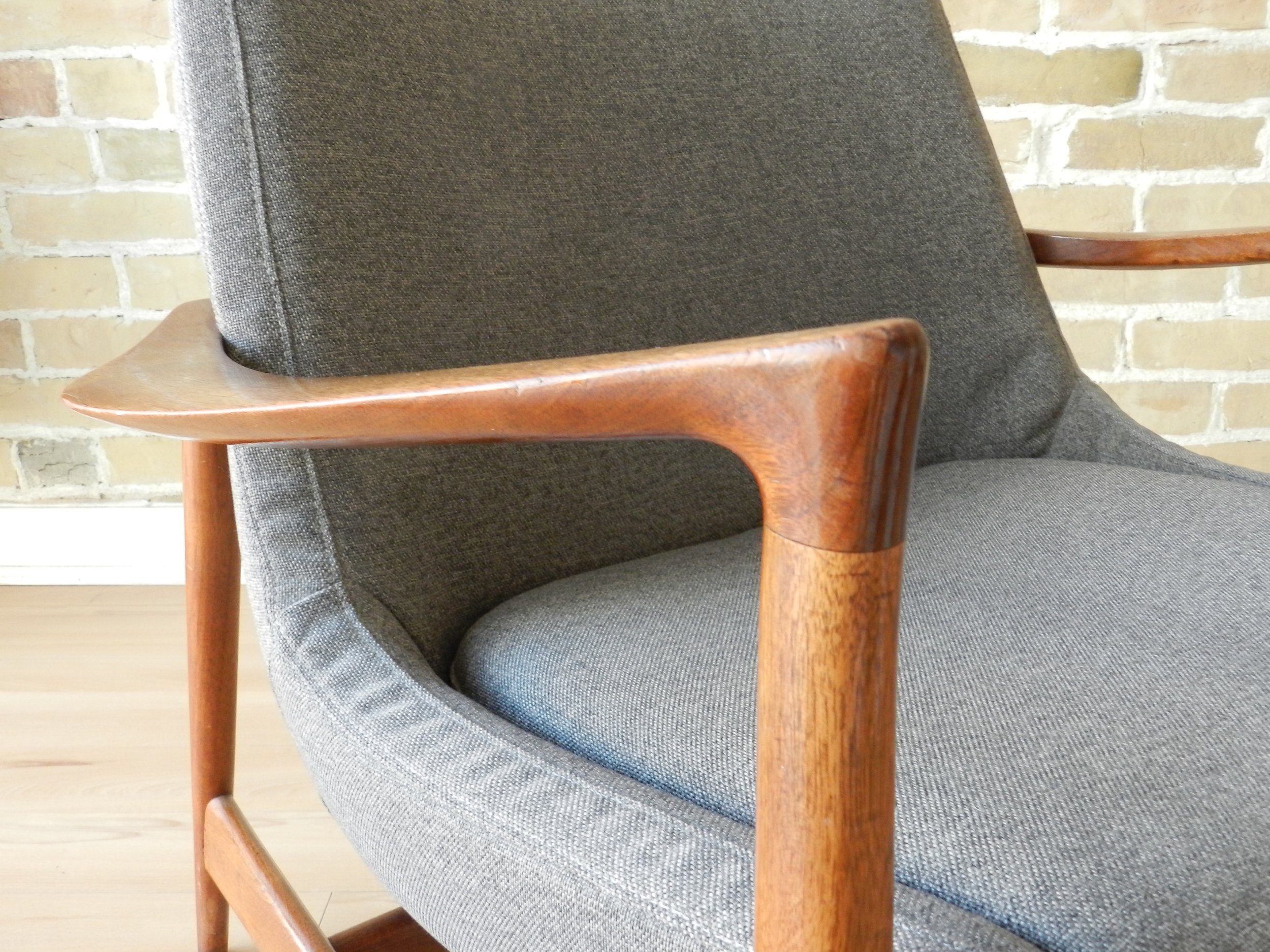 Teak lounge chair designed by Ib Kofod Larsen for Fritz Hansen. Model 4346.  Denmark, 1960s.