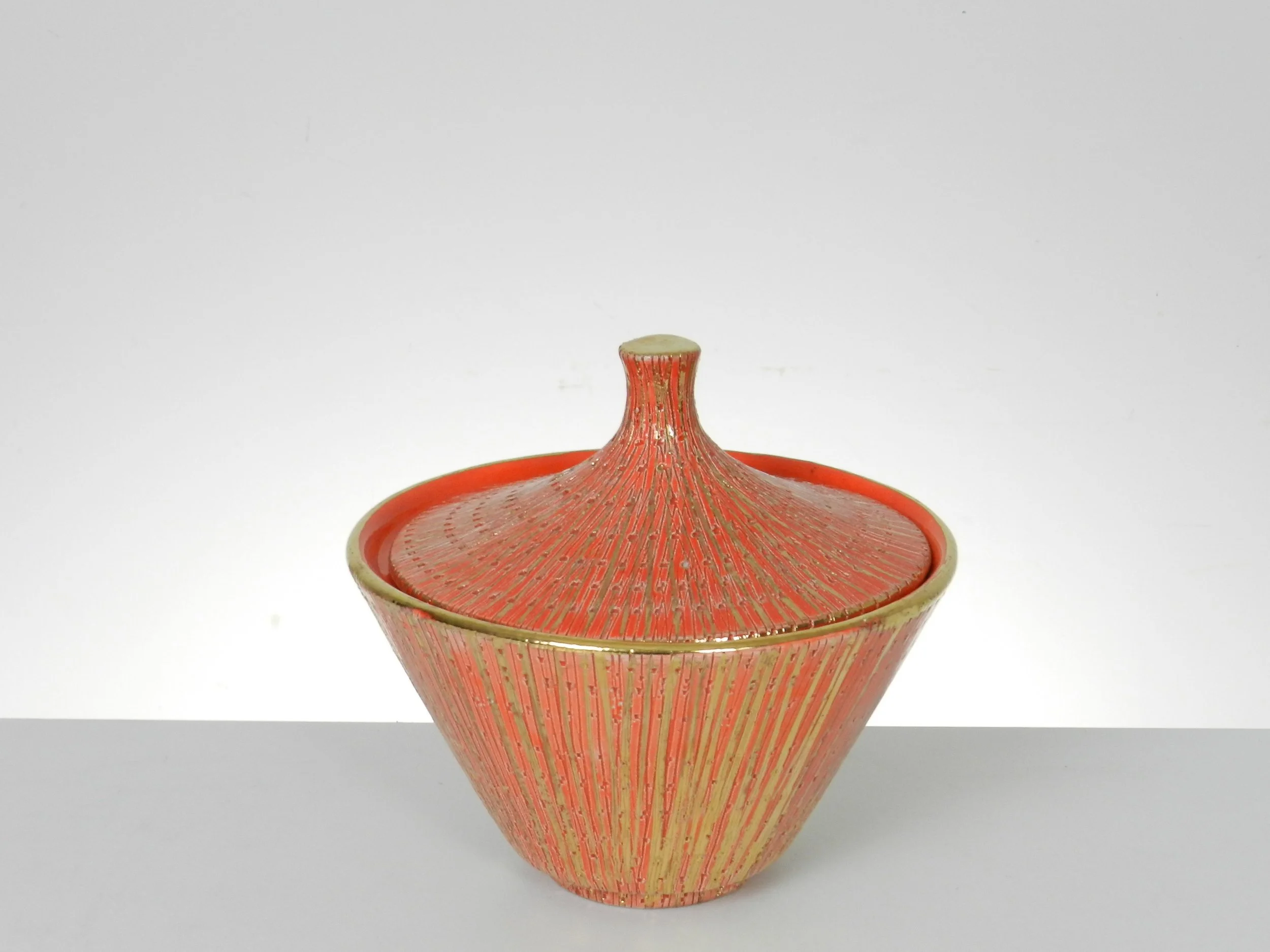 Ceramic ‘Seta’ covered bowl designed by Aldo Londi for Bitossi.  Italy, 1960s.